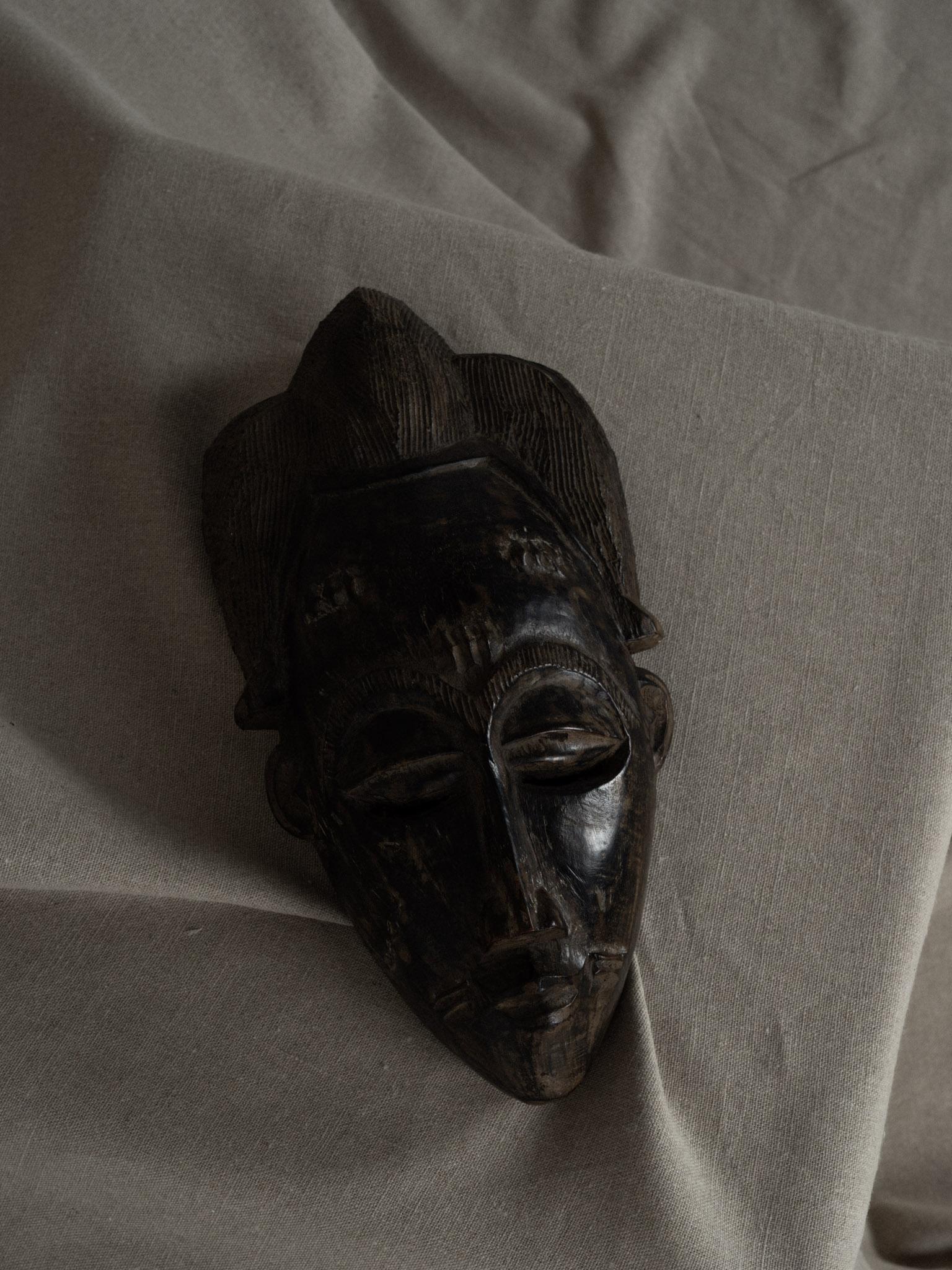 Fait main Masque tribal africain Baule  en vente