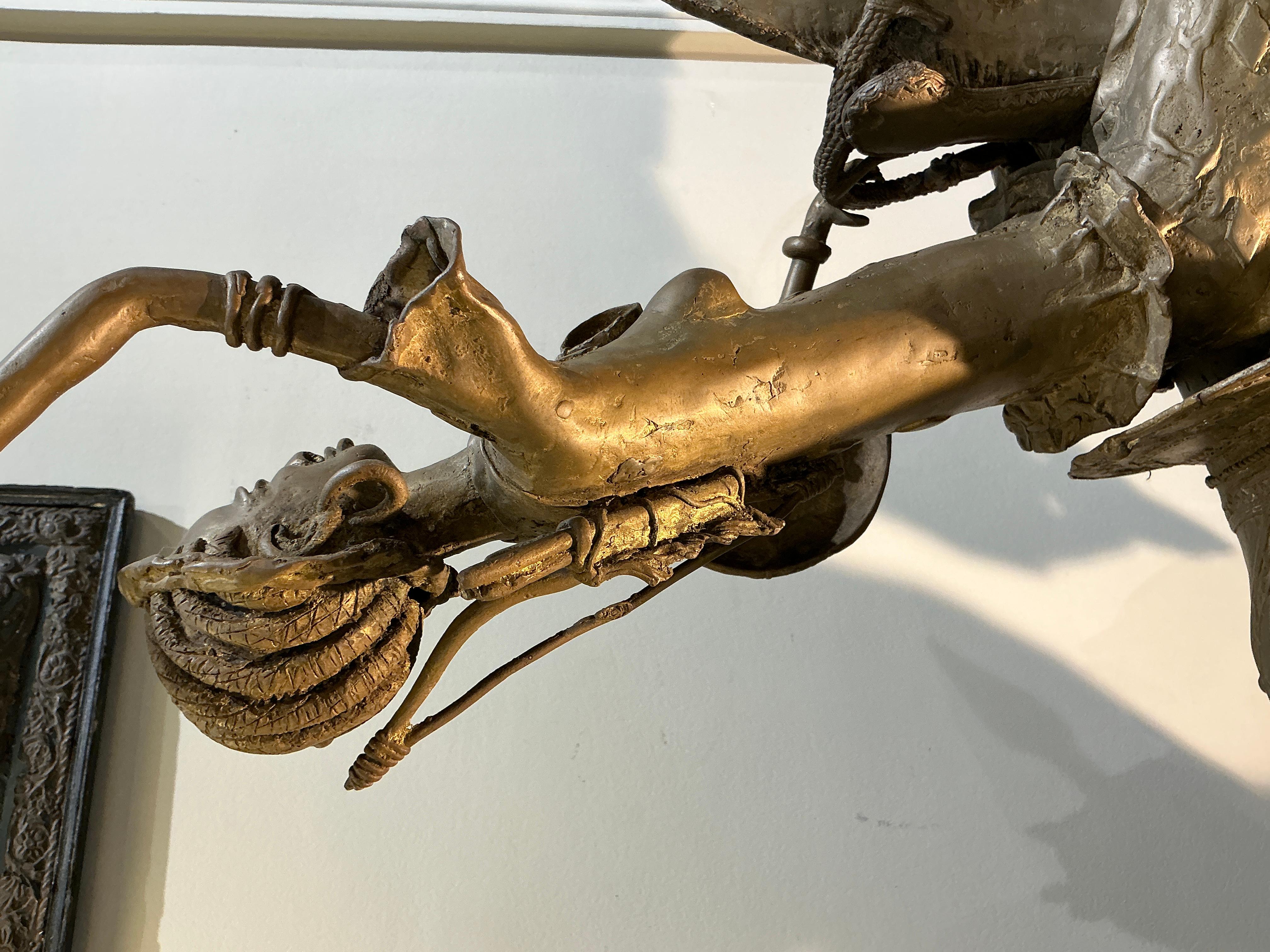 Scultura unica in bronzo di una donna  guerriero a cavallo Africa circa 1960
Su una base di marmo successiva 
Dettagli molto belli 