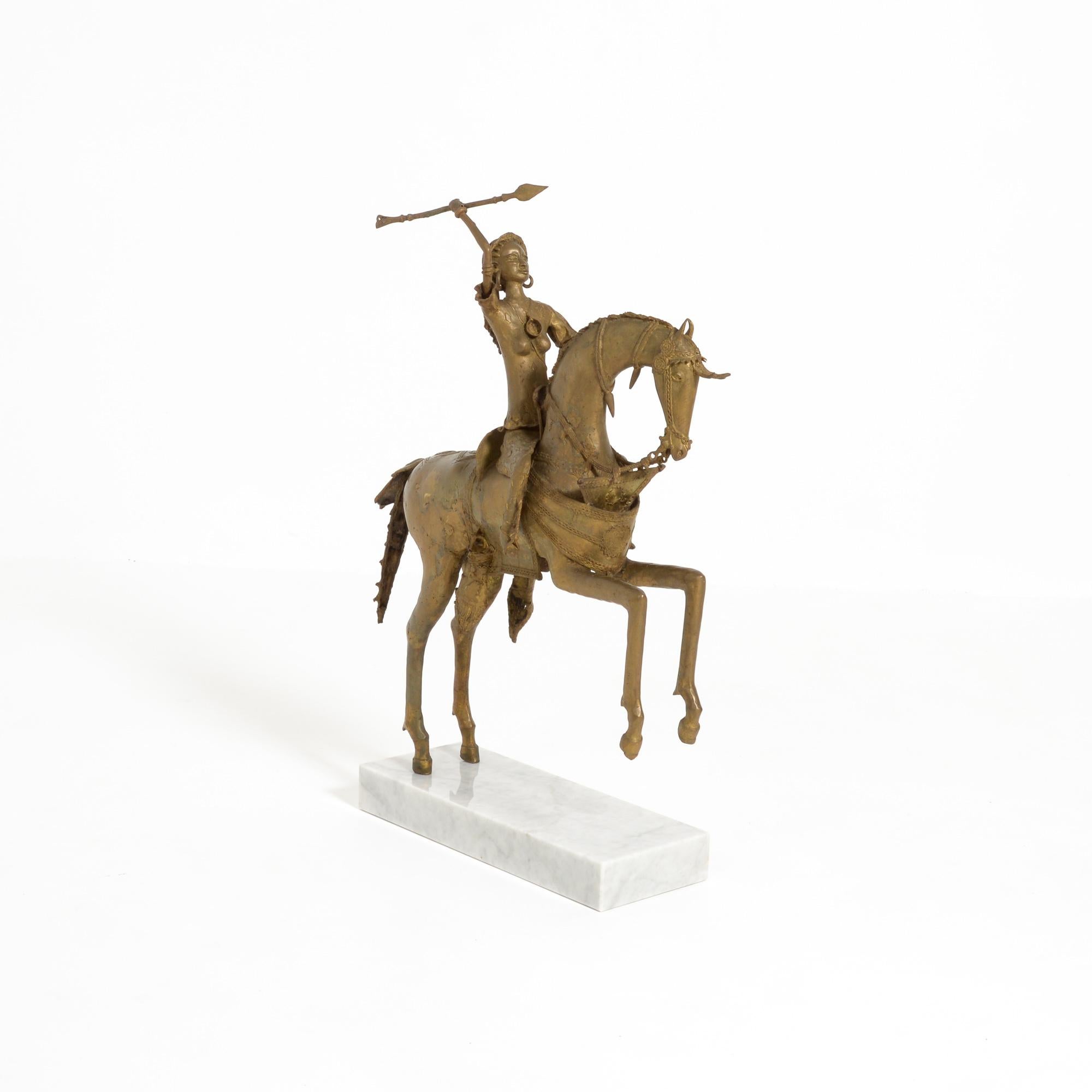 Béninois Sculpture tribale africaine en bronze, guerrier féminine sur cheval