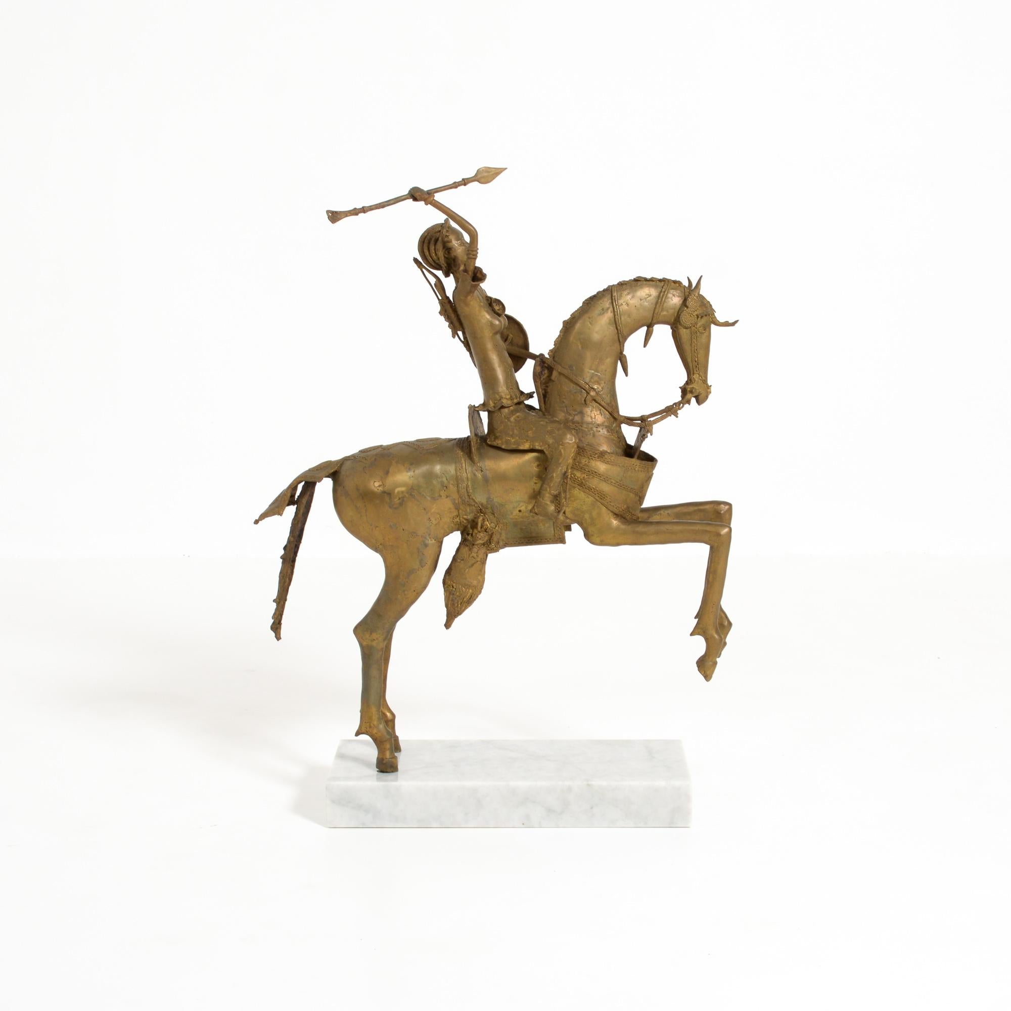 Bronze Sculpture tribale africaine en bronze, guerrier féminine sur cheval