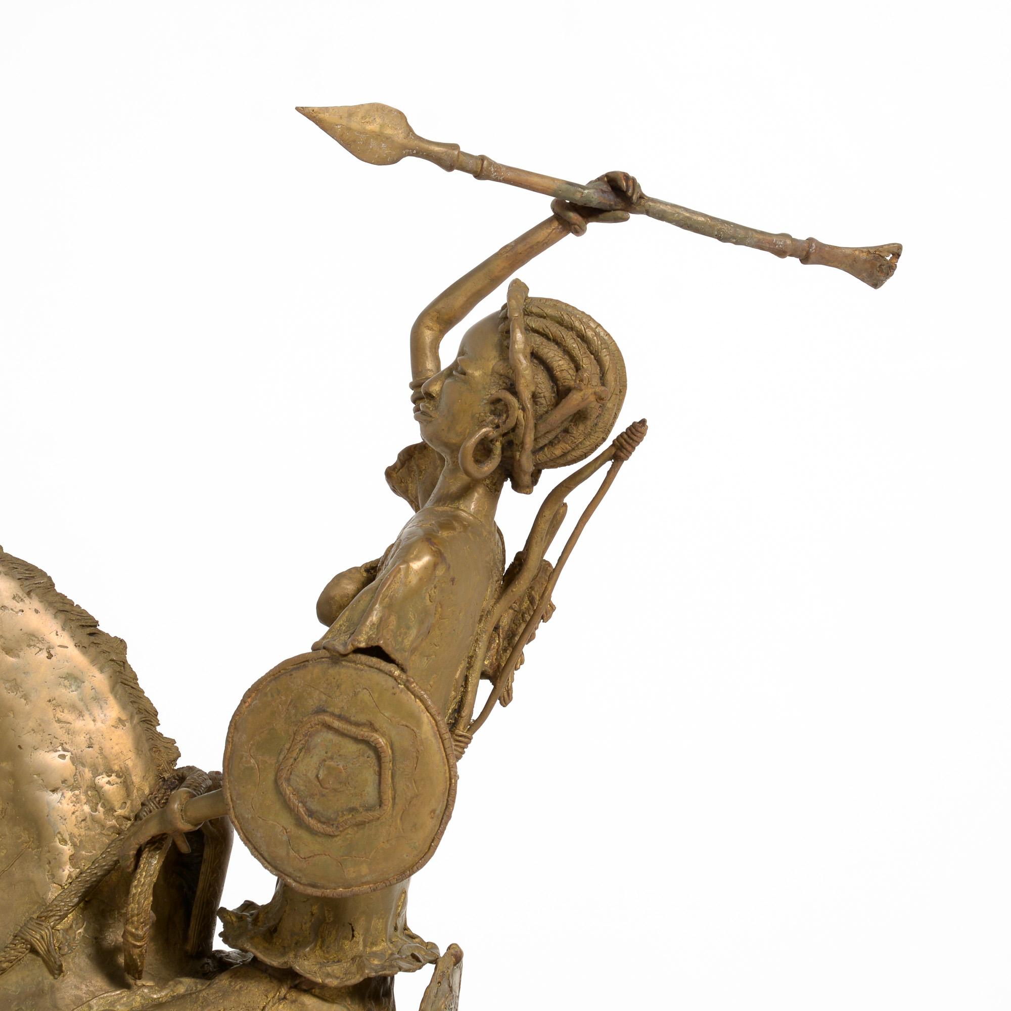 Sculpture tribale africaine en bronze, guerrier féminine sur cheval 2