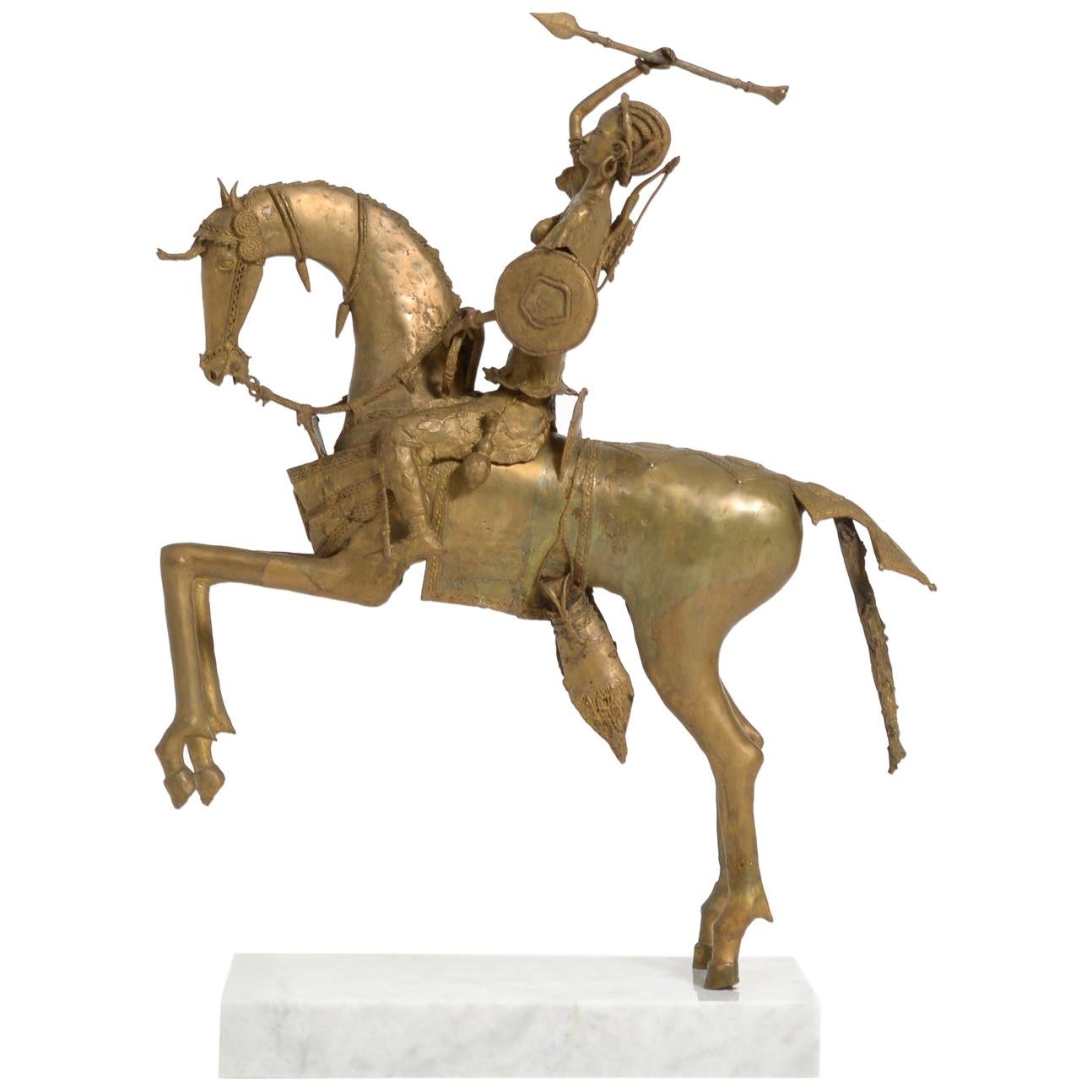 Sculpture tribale africaine en bronze, guerrier féminine sur cheval