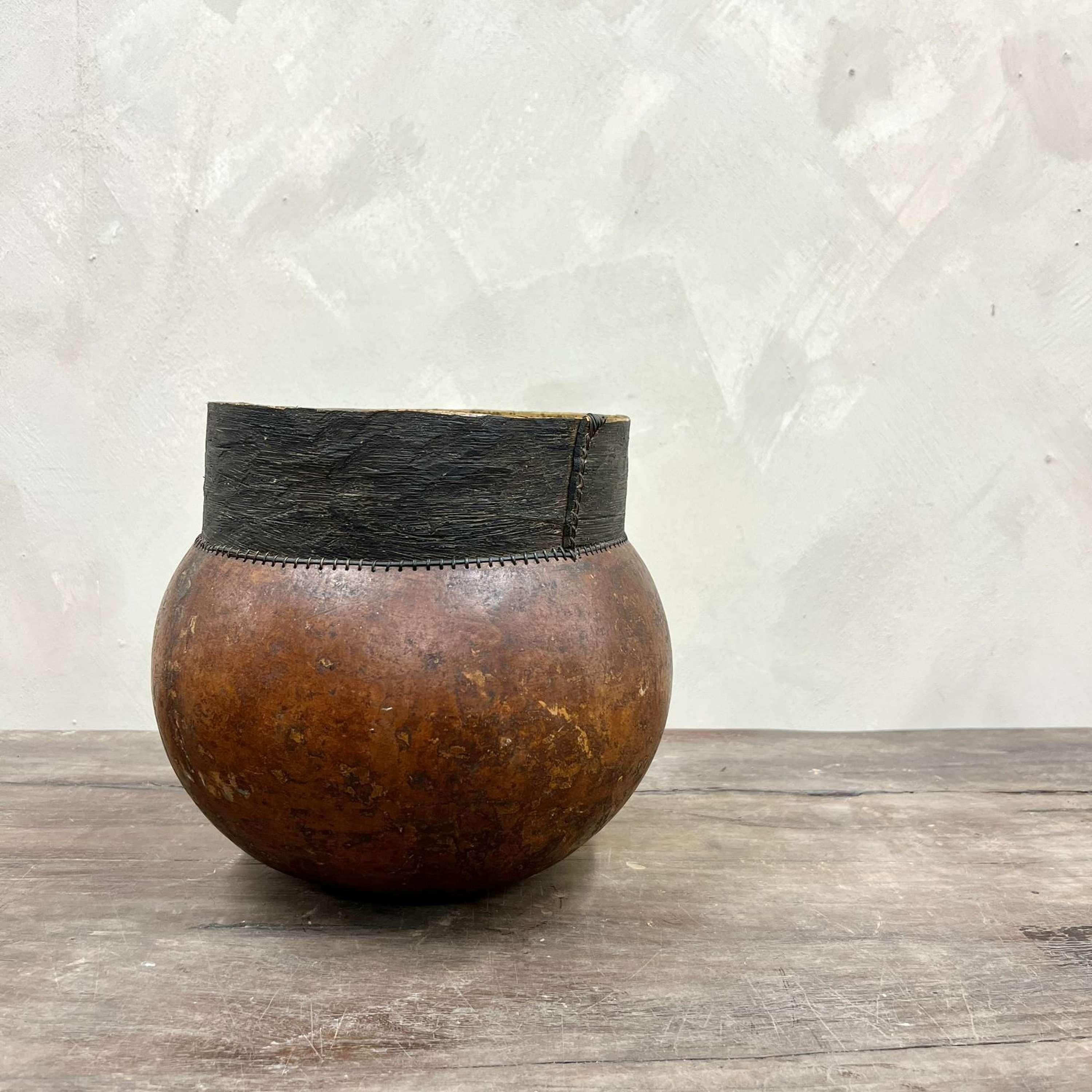Africano Vaso tribale africano in zucca in vendita