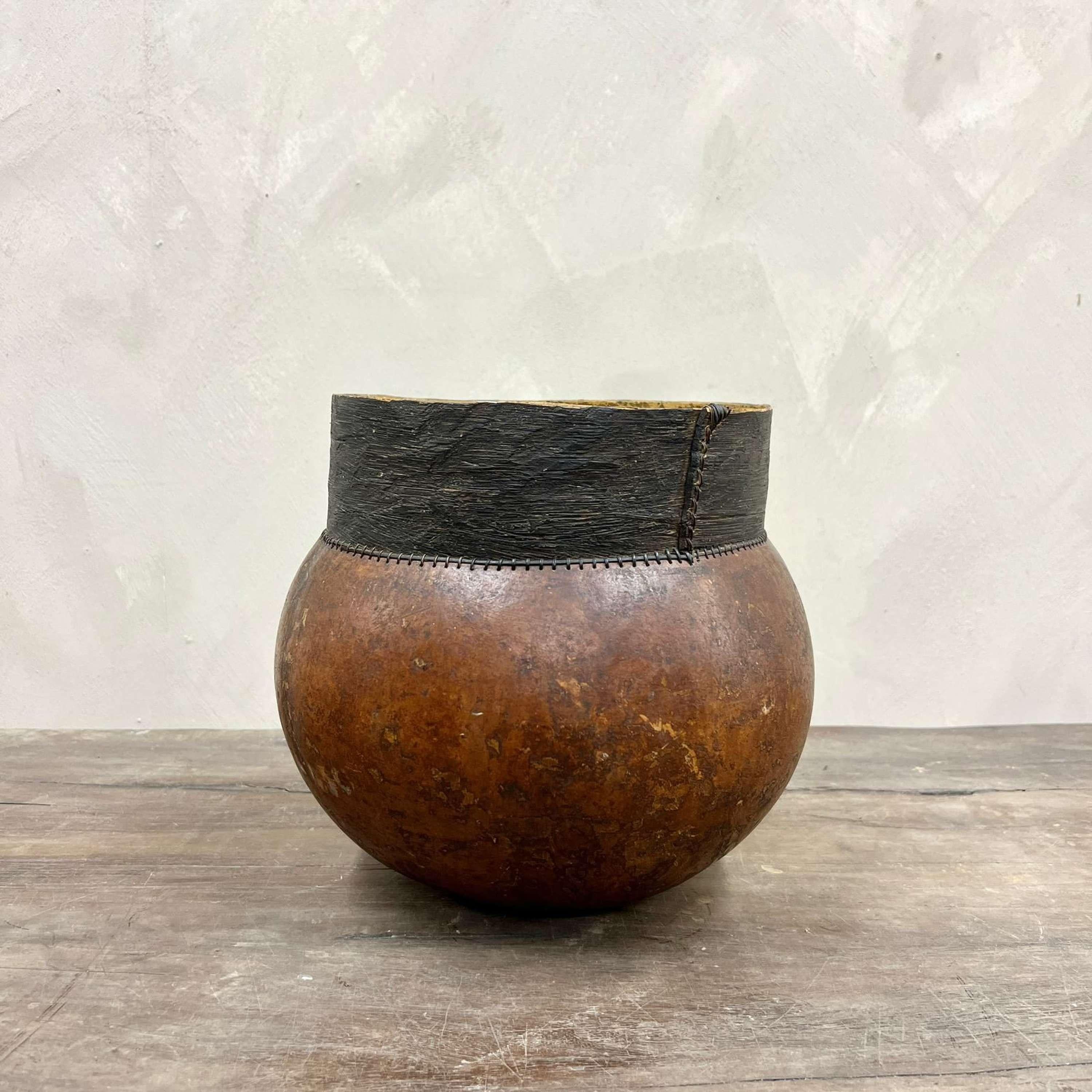 Vaso tribale africano in zucca In condizioni buone in vendita a Southampton, GB