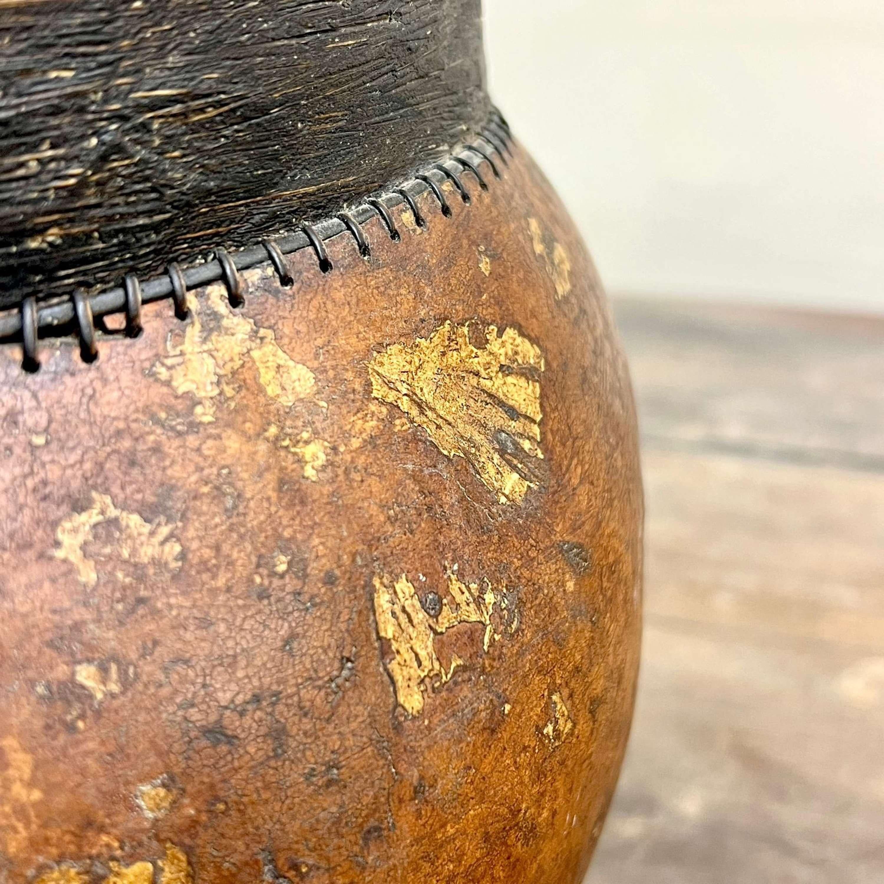 Materiale organico Vaso tribale africano in zucca in vendita