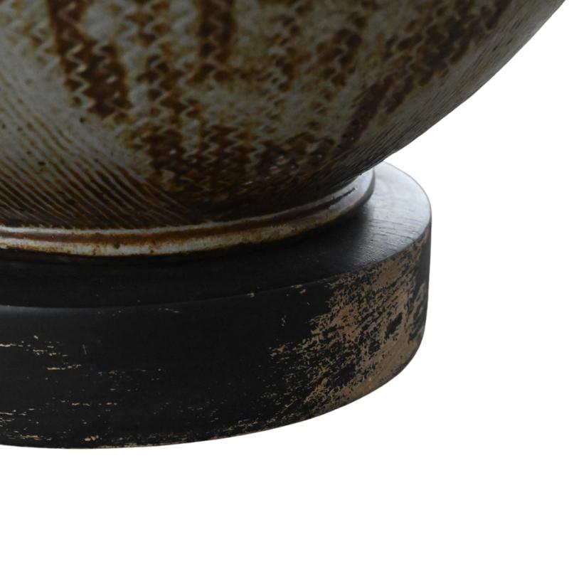 Lampada in ceramica di ispirazione tribale africana con paralume personalizzato In condizioni ottime in vendita a Atlanta, GA