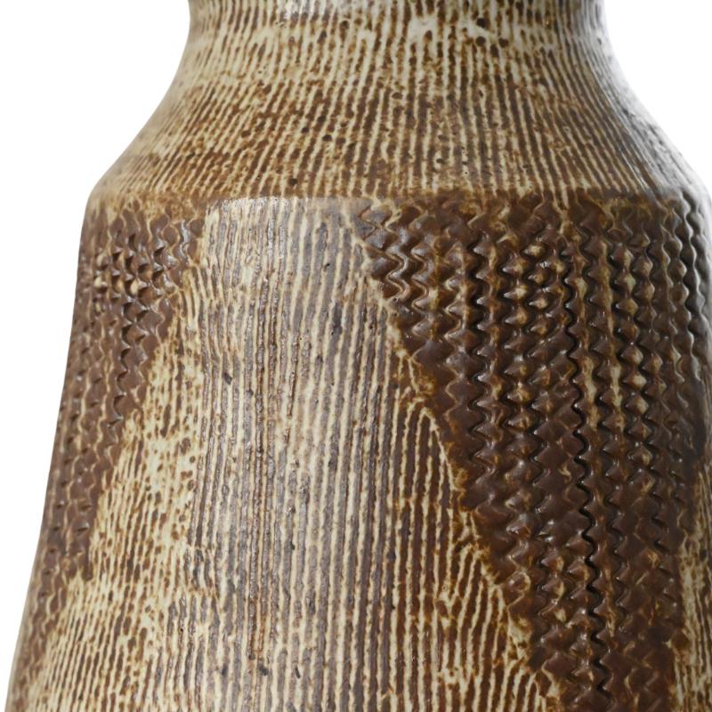 Lampada in ceramica di ispirazione tribale africana con paralume personalizzato in vendita 1