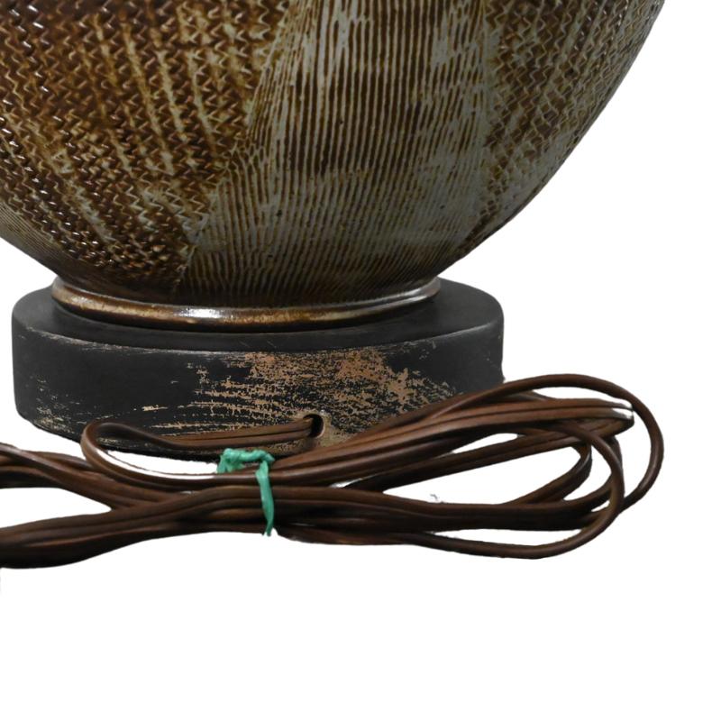 Lampada in ceramica di ispirazione tribale africana con paralume personalizzato in vendita 4