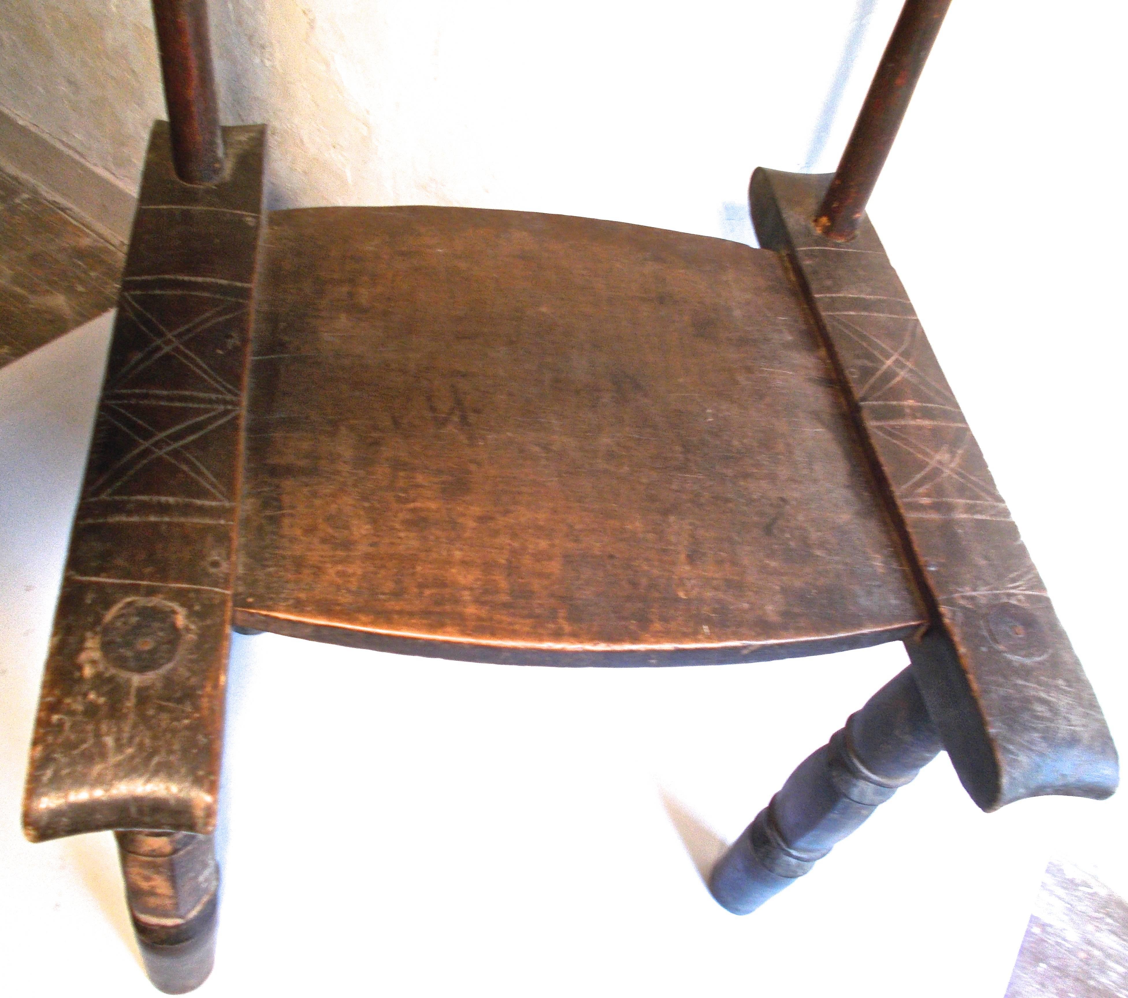 Sculpté Chaise tribale africaine Senufo en vente