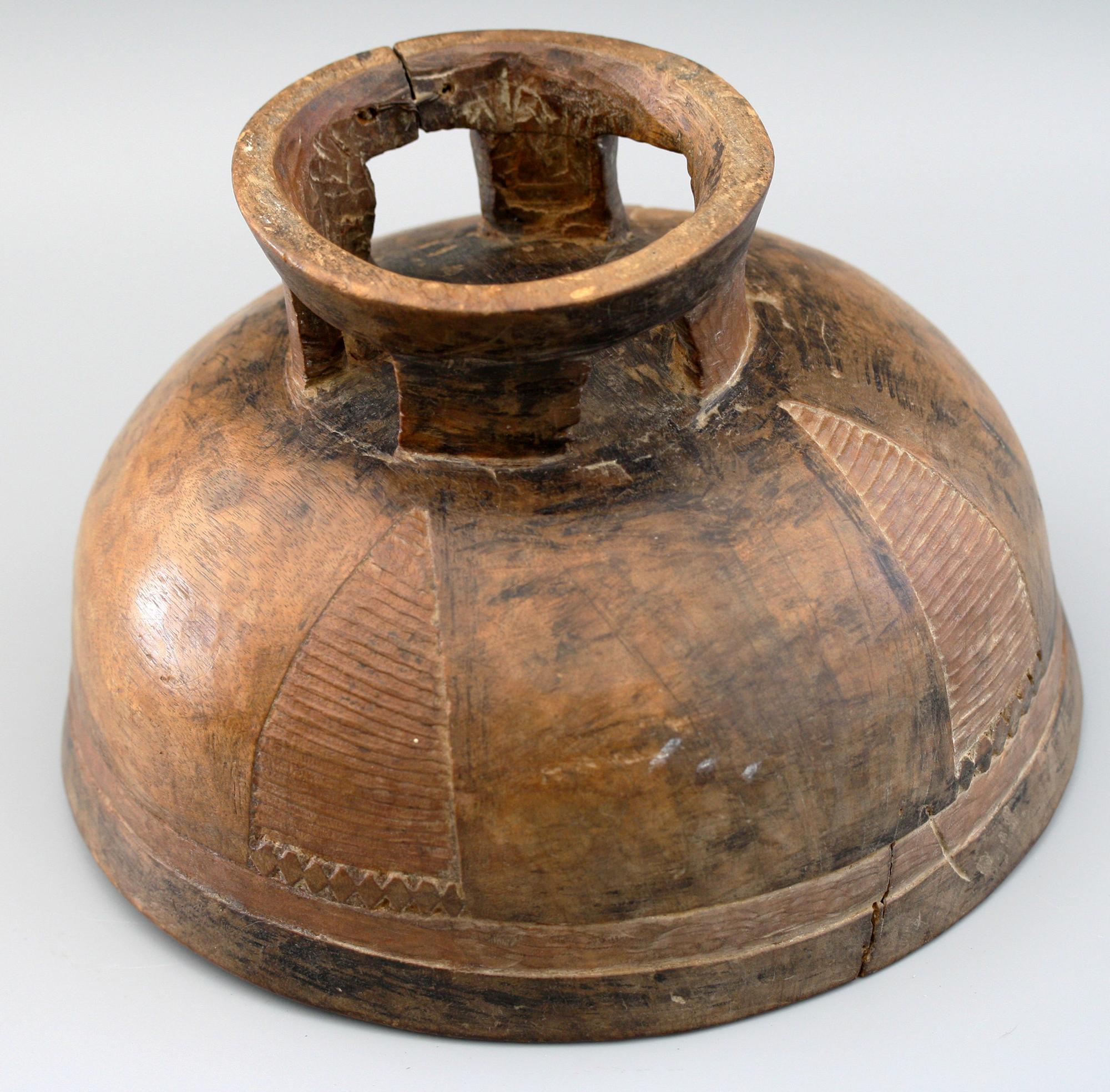 African Tribal Well Carved Wooden Pedestal Bowl or Mortar In Good Condition In Bishop's Stortford, Hertfordshire