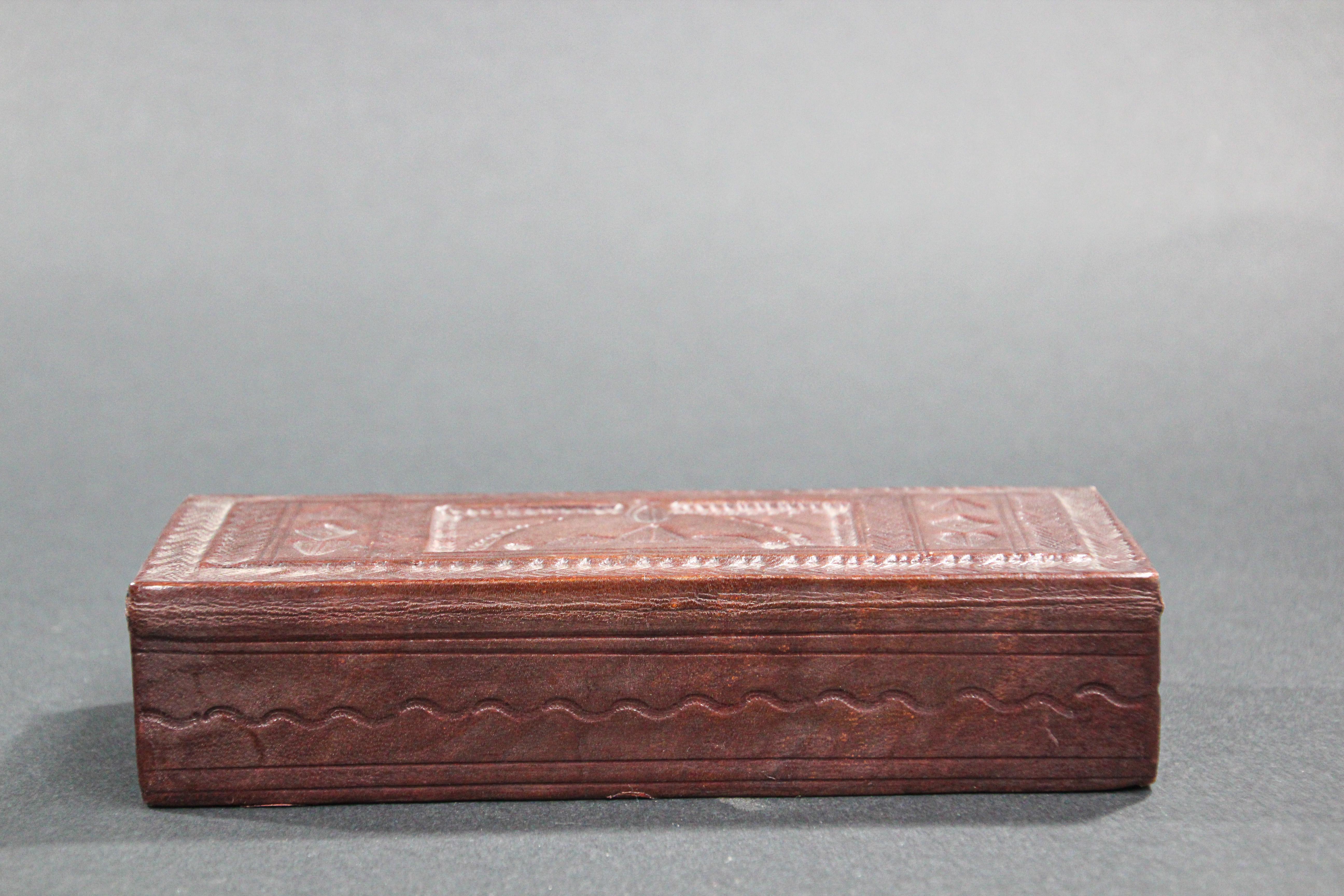 Mauritanian African Tuareg Hand-Tooled Brown Leather Box For Sale