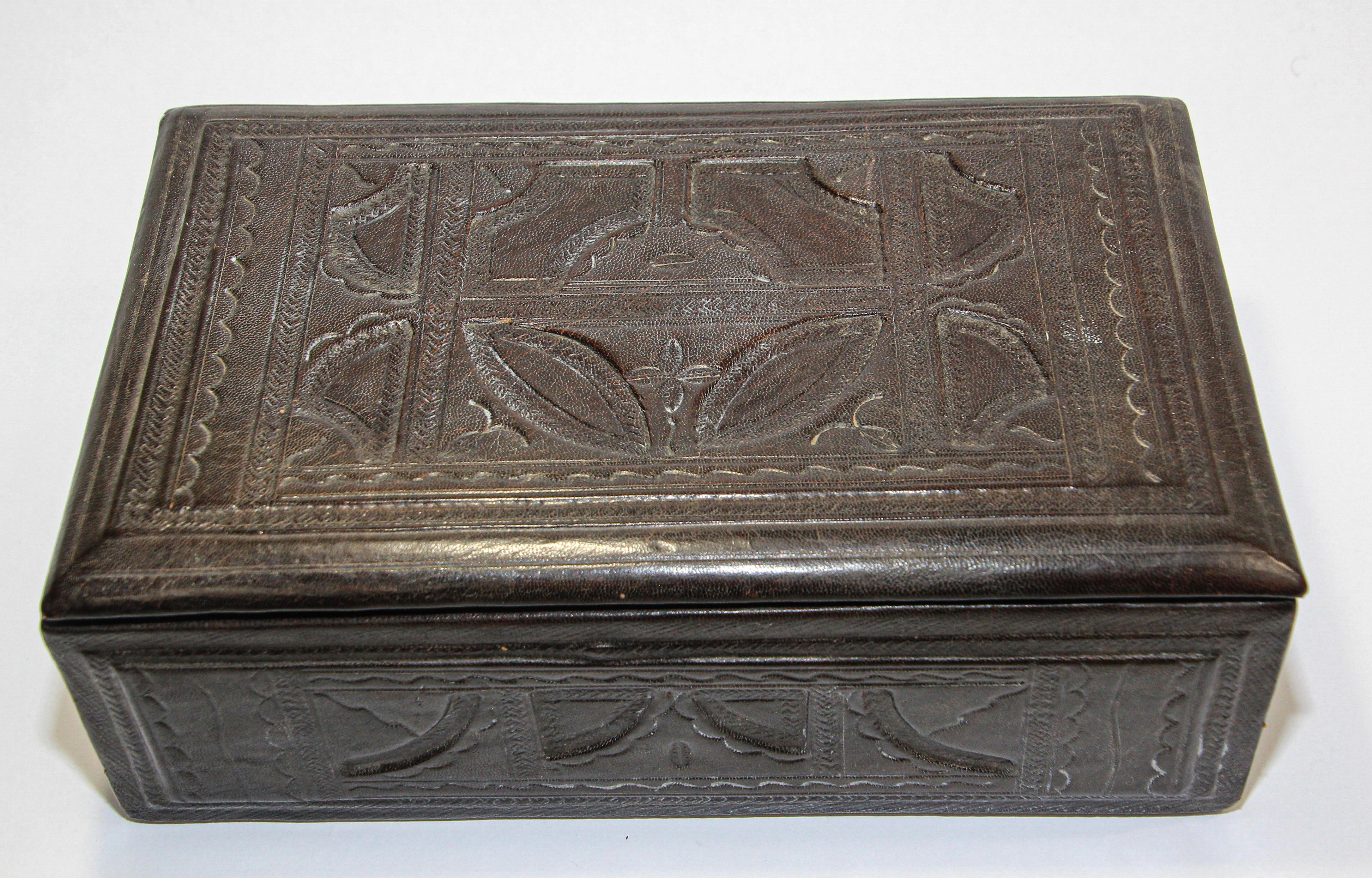 Large Hand tooled leather box from Africa.
Very fine workmanship with tribal traditional West African symbols on dark brown leather.
Tuareg style probably Mauritania.
Open to a velvet lined interior.
Dimensions: 11