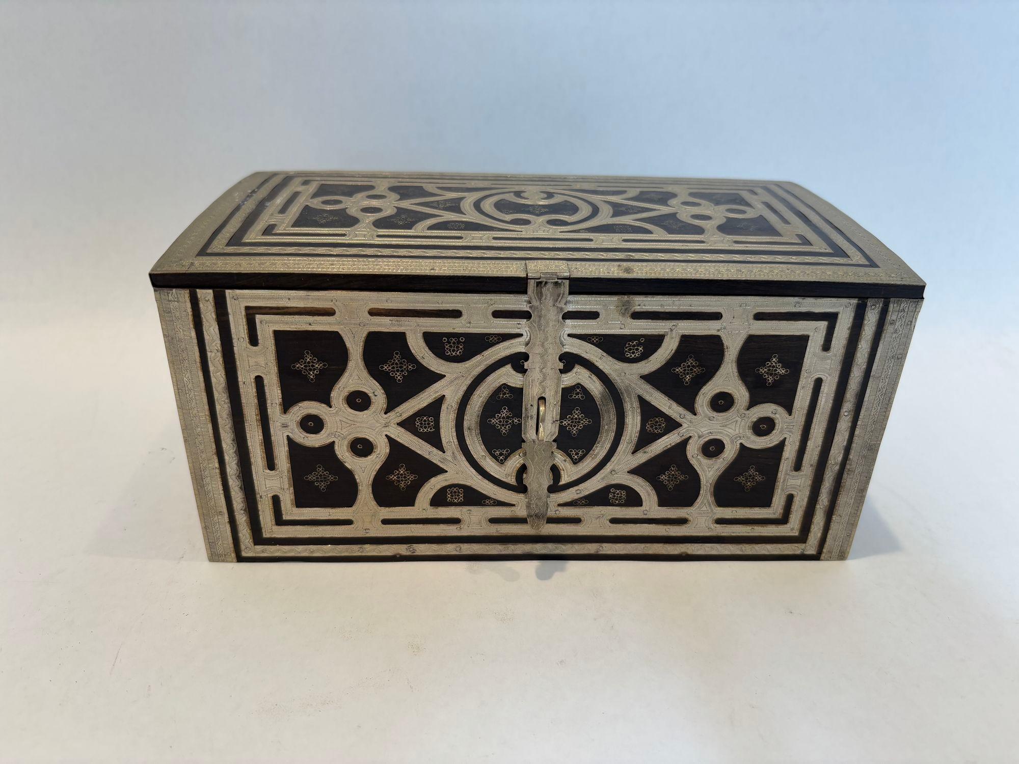 Joyero tuareg africano de plata y madera de ébano Años 50 en venta 5