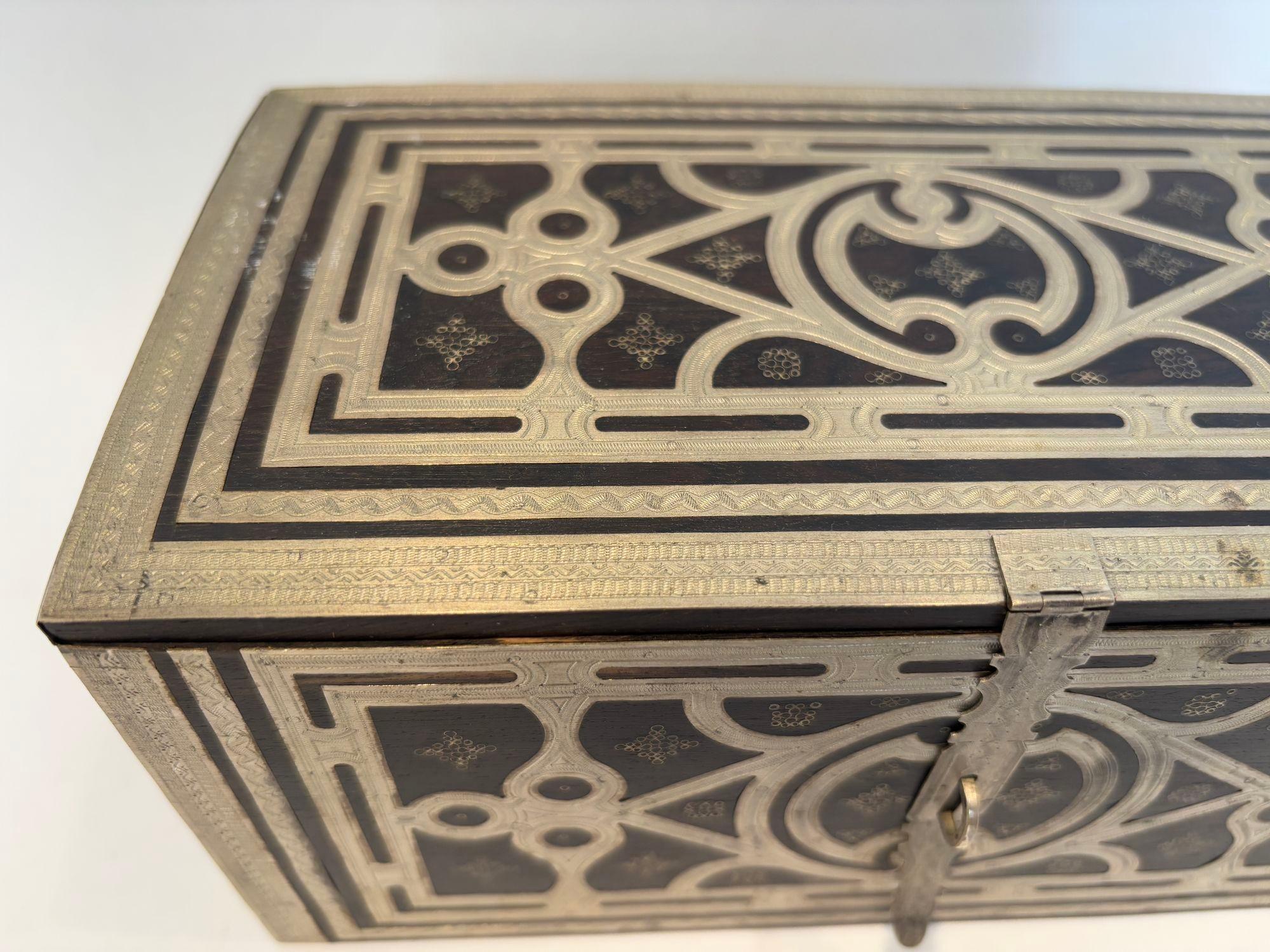 Joyero tuareg africano de plata y madera de ébano Años 50 Islámico en venta