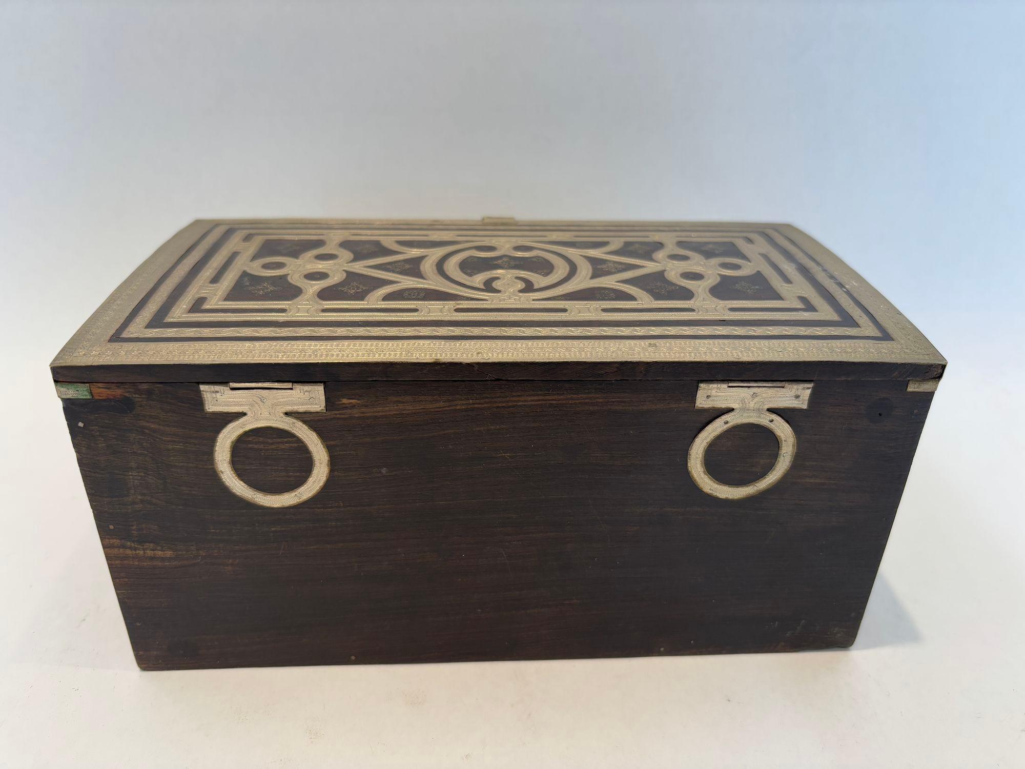 Joyero tuareg africano de plata y madera de ébano Años 50 Tallado a mano en venta
