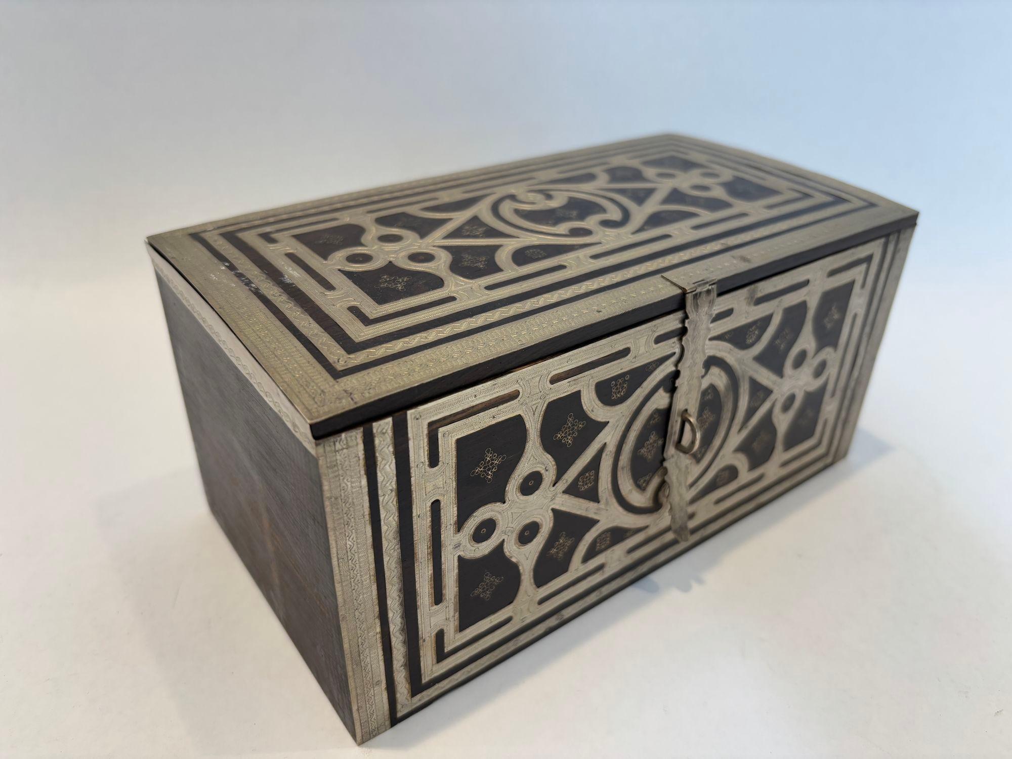 Joyero tuareg africano de plata y madera de ébano Años 50 siglo XX en venta