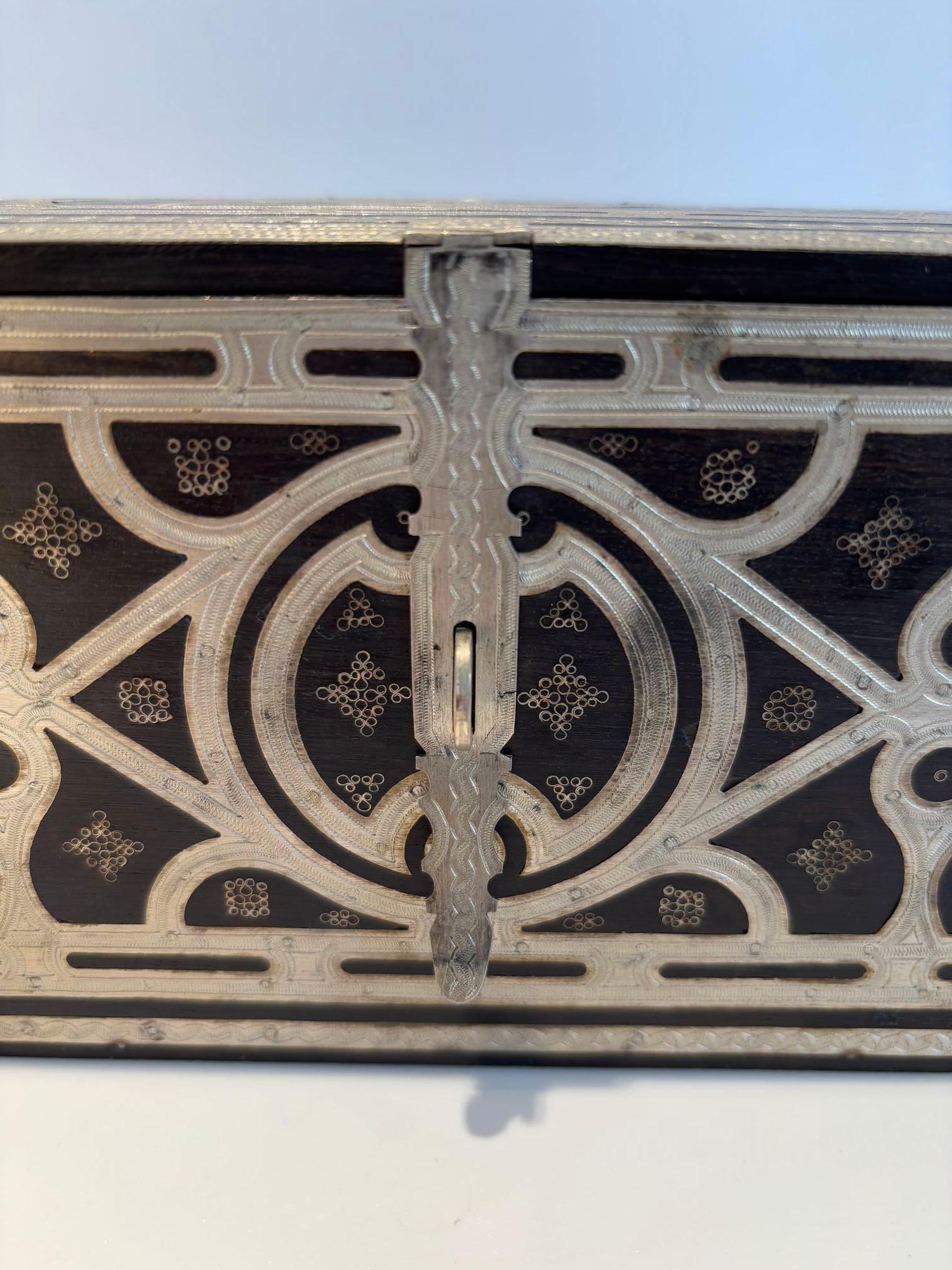Joyero tuareg africano de plata y madera de ébano Años 50 Silver en venta