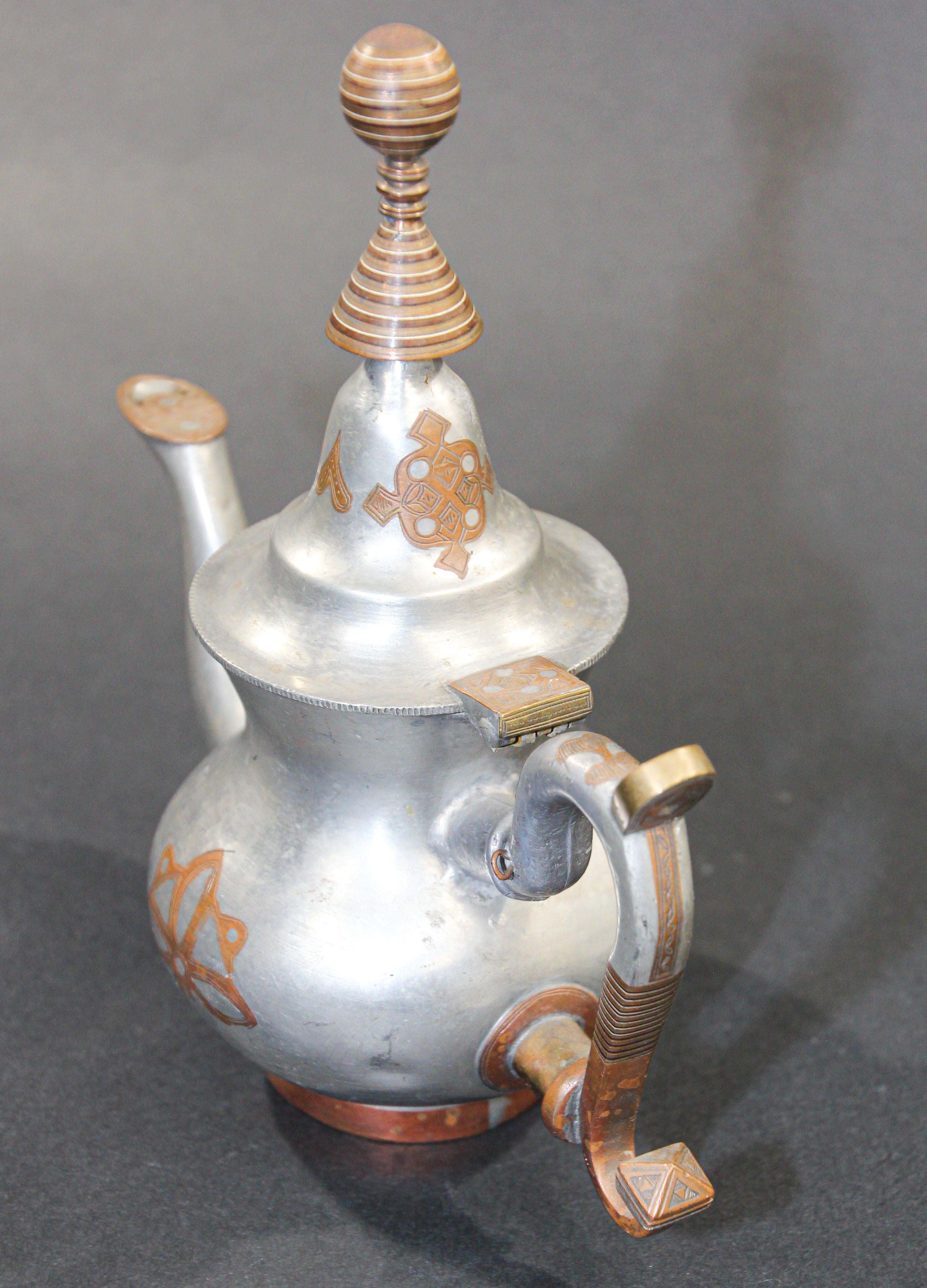 Tetera africana tuareg de peltre plateado de Mauritania en venta 3