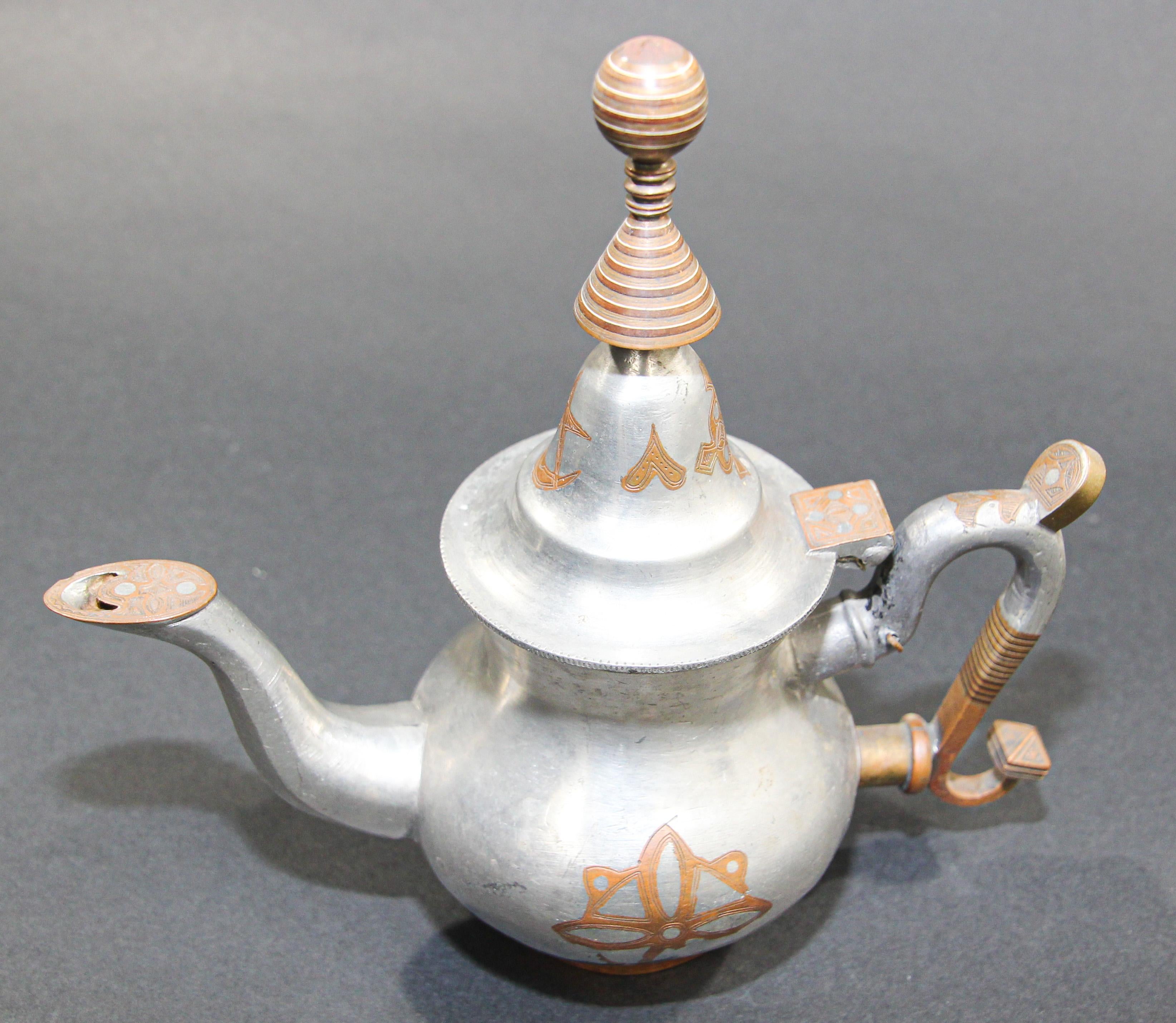Tetera africana tuareg de peltre plateado de Mauritania en venta 11