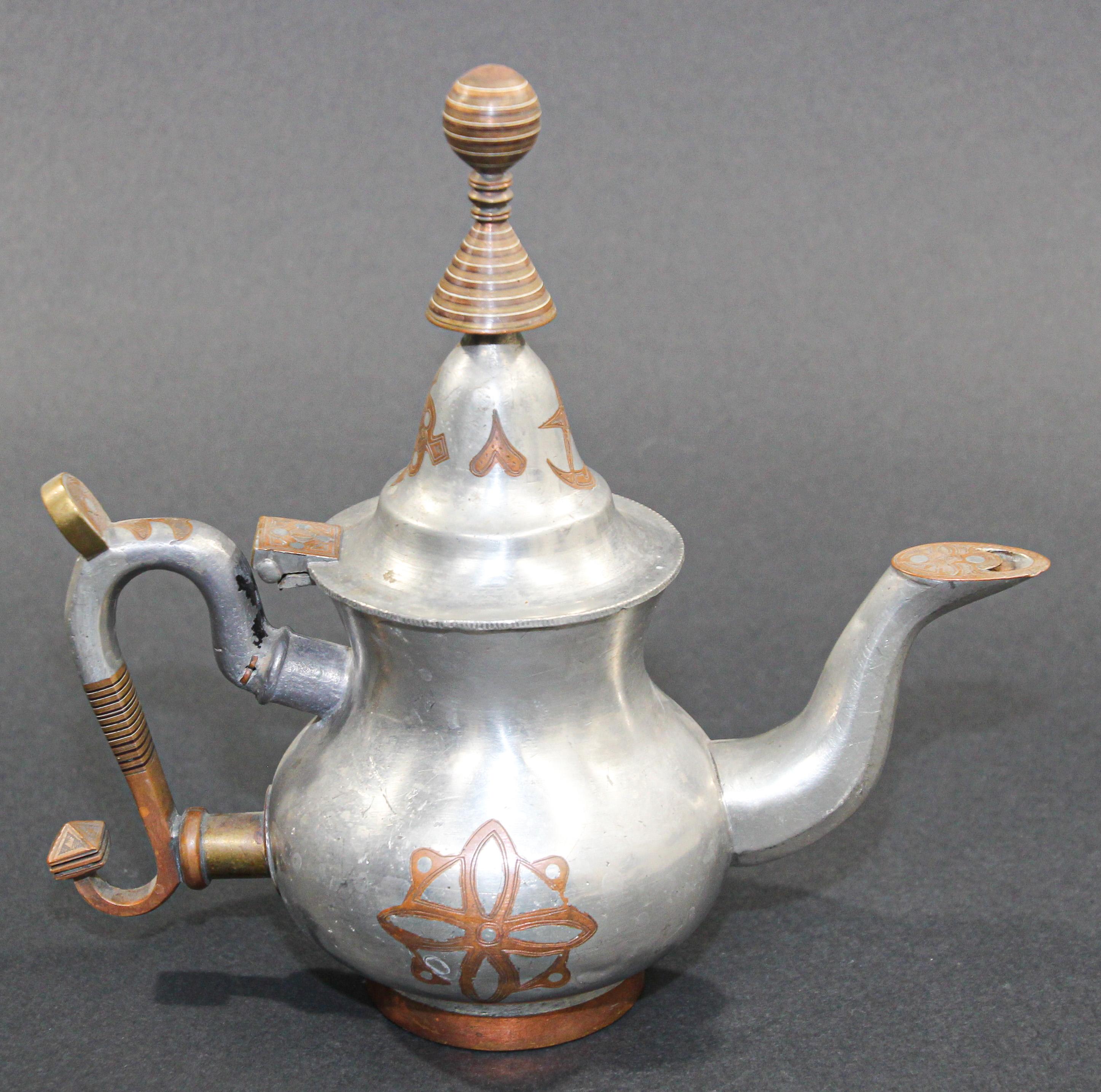 Afrikanische Zinn-Teekanne aus Mauritania aus Silber im Angebot 12