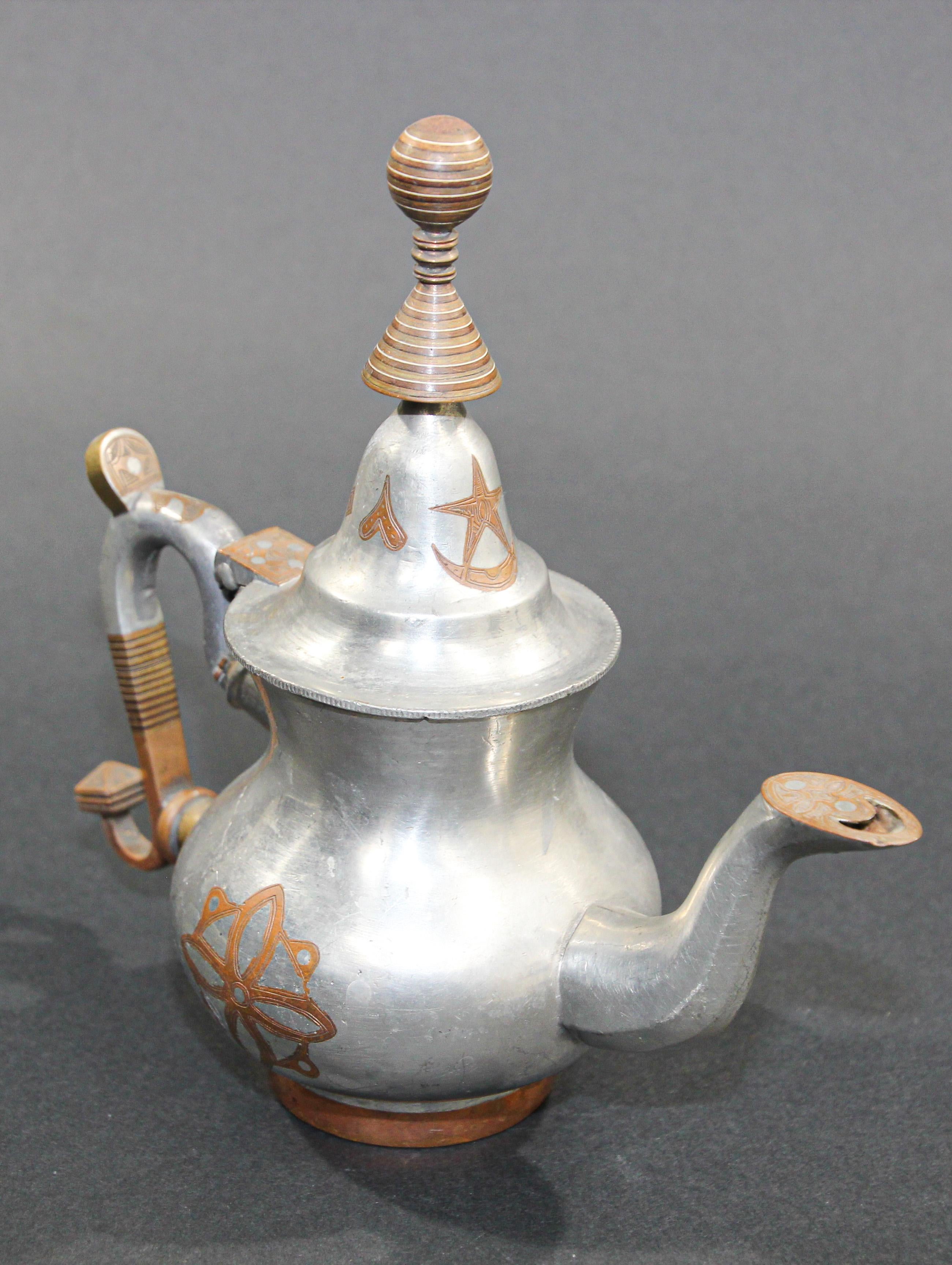 Afrikanische Zinn-Teekanne aus Mauritania aus Silber (Volkskunst) im Angebot