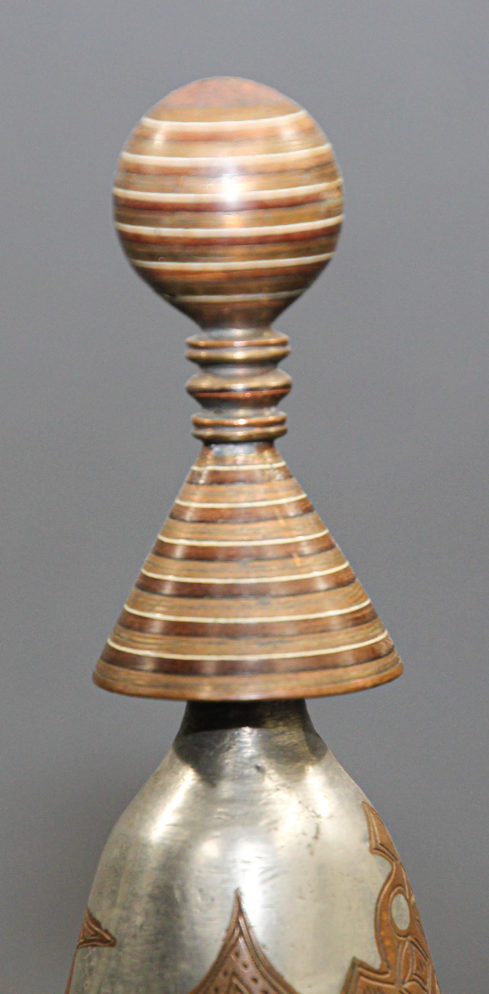Tetera africana tuareg de peltre plateado de Mauritania Latón en venta