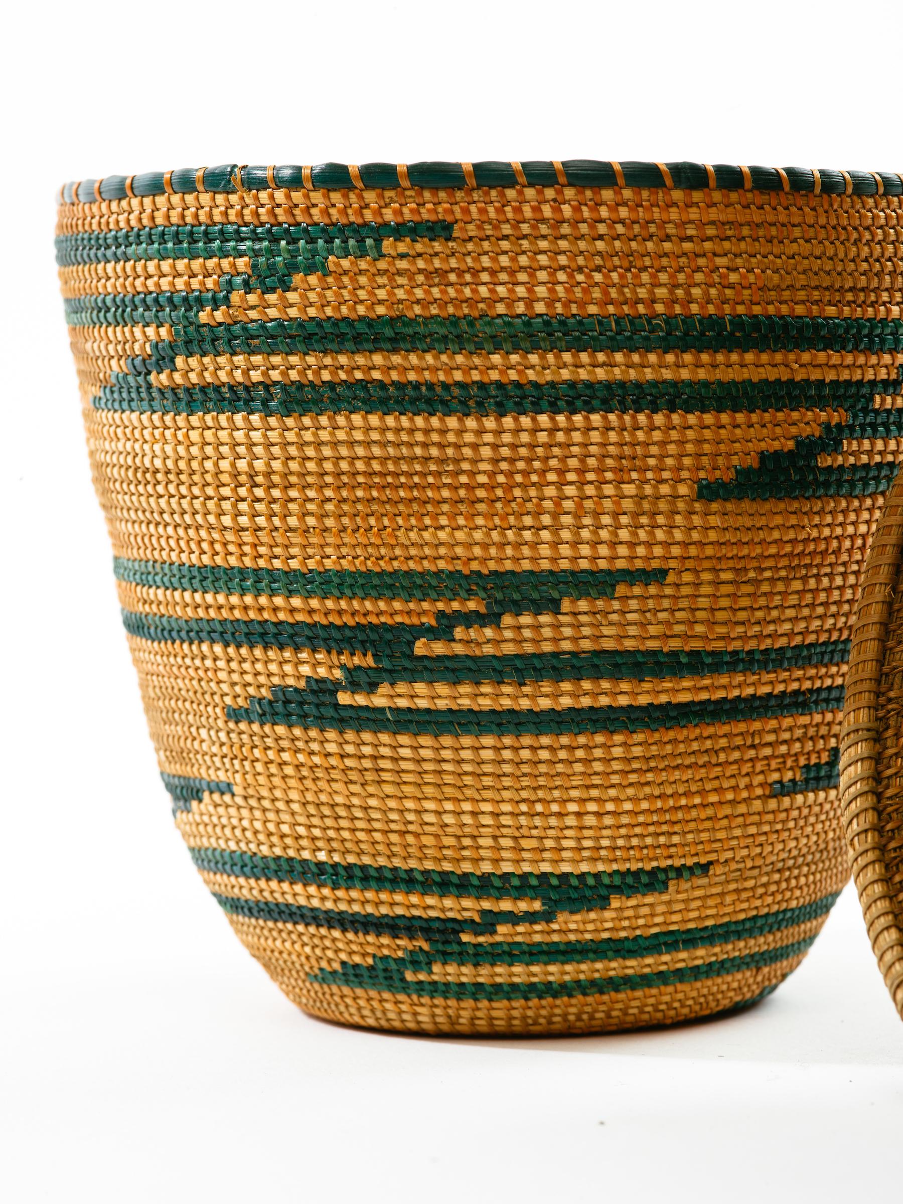 Hand-Woven African Tutsi Agaseki Basket with Conical Lid
