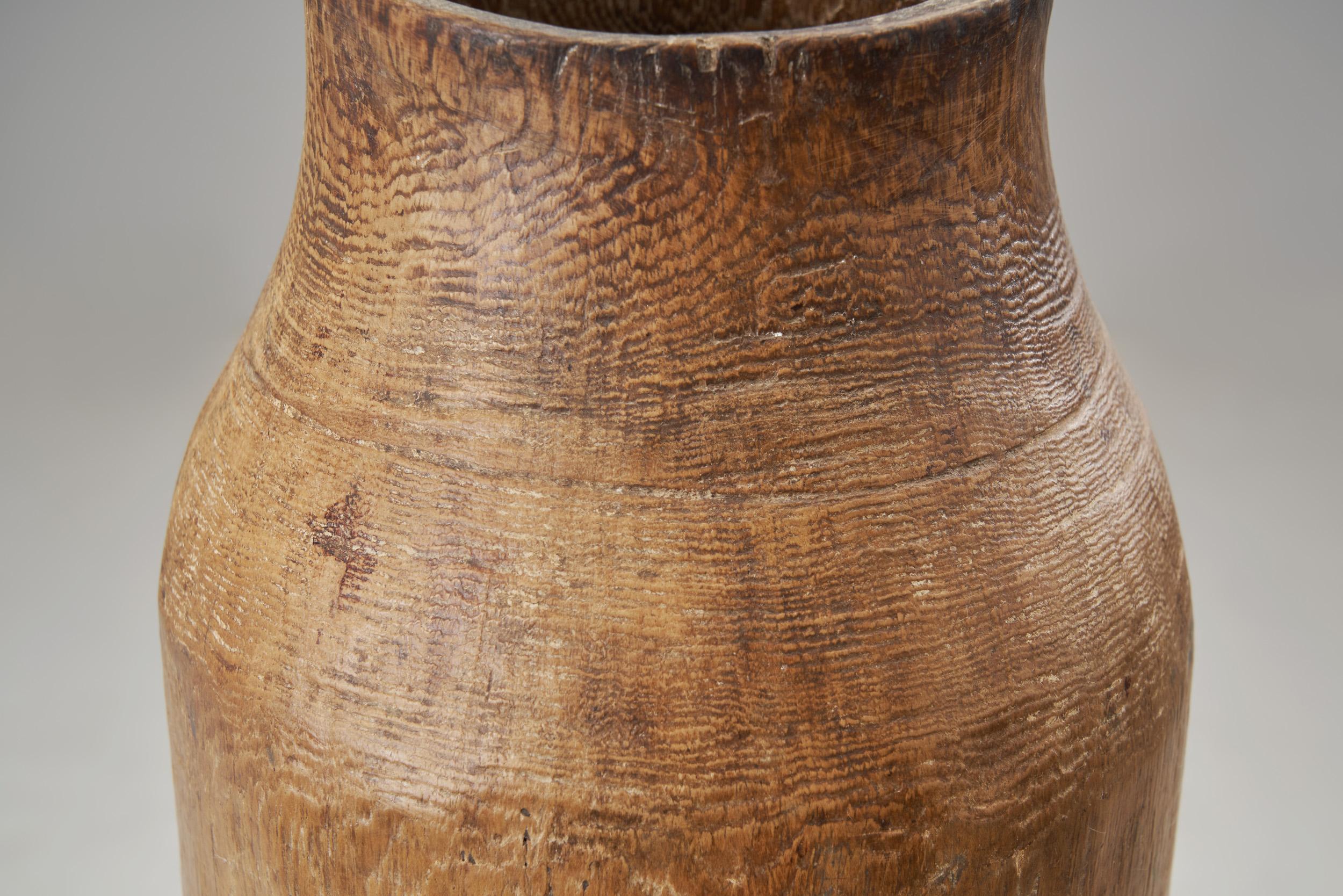 Mother-of-Pearl African Tutsi Wood Milk Container, Rwanda Early 20th Century For Sale