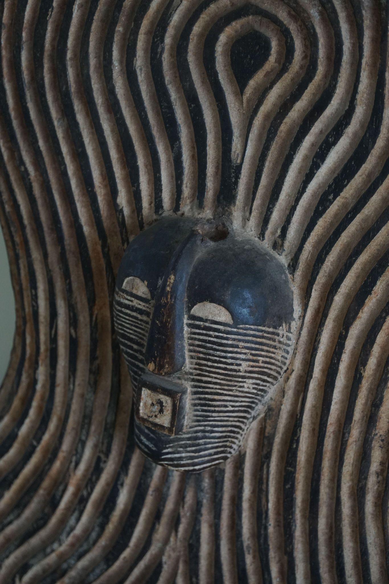 Afrikanisches Vintage-Schild, Stammes-Wandkunst, SONGYE SHIELD, Kongo, Mitte 20. (19. Jahrhundert) im Angebot