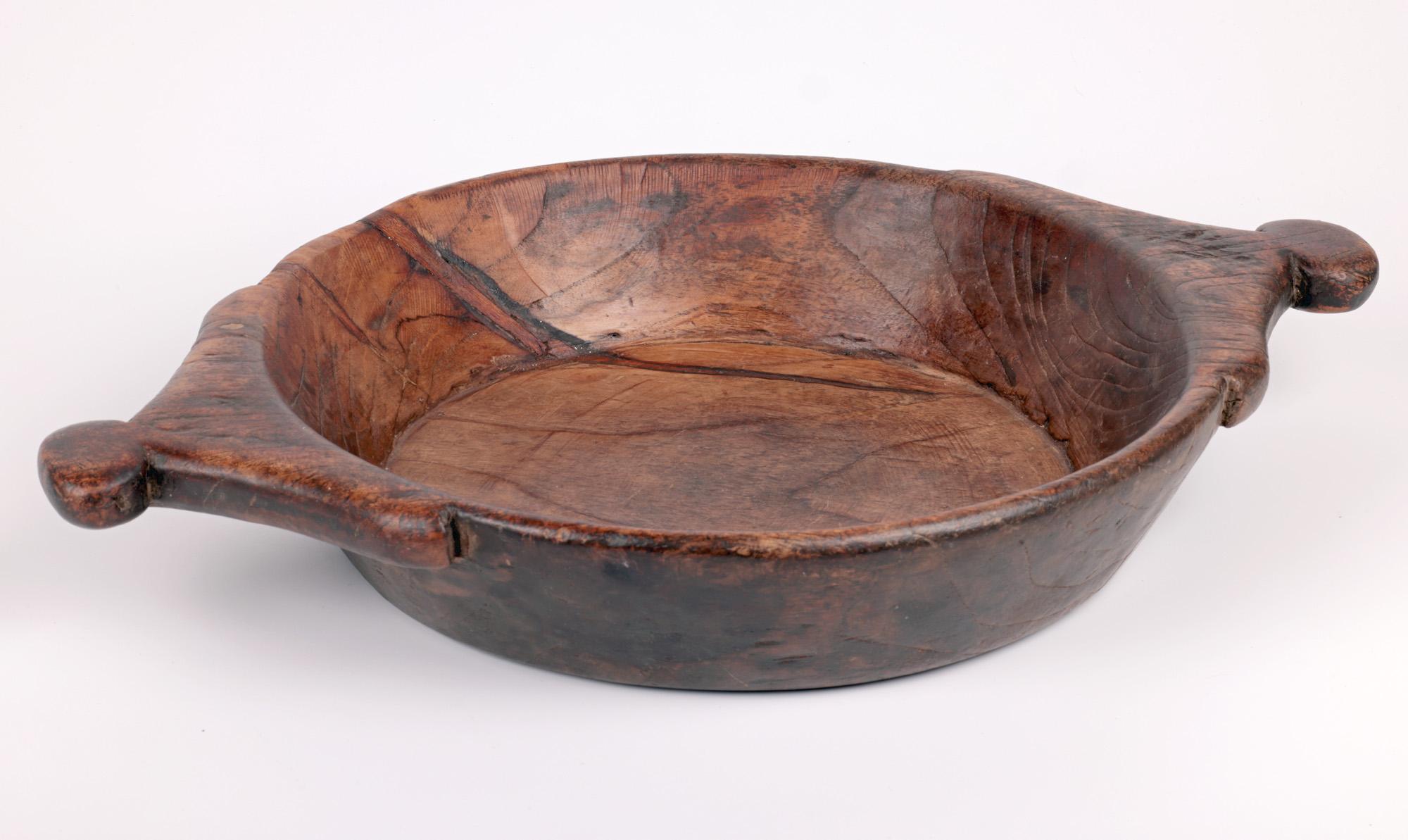 African Vintage Twin Handled Hand Carved Wooden Bowl In Good Condition For Sale In Bishop's Stortford, Hertfordshire