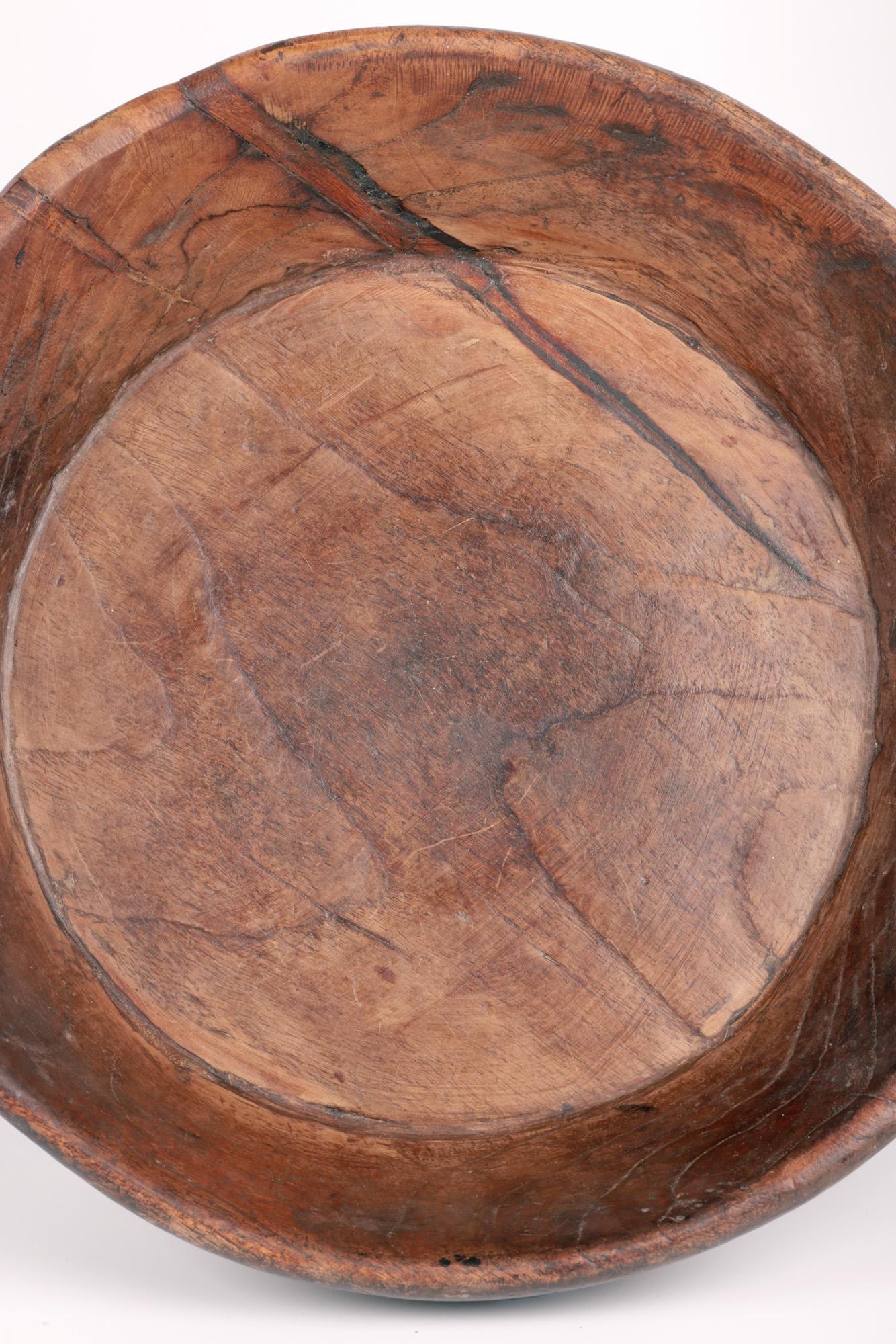 Bois Bol africain vintage en bois sculpté à la main à deux poignées en vente