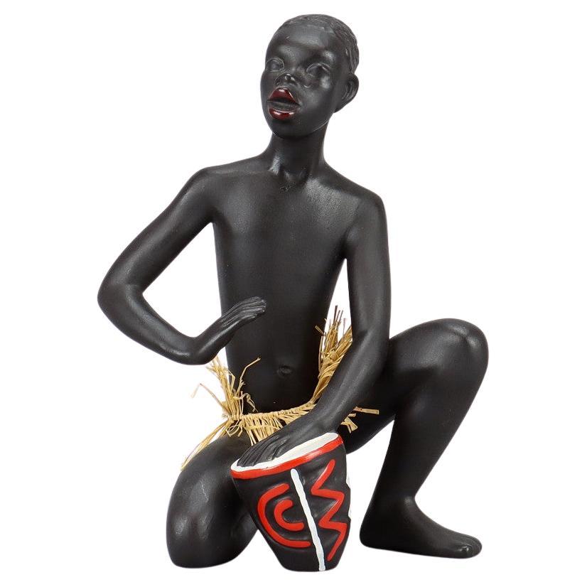 Africano con tambor Gmundner Keramik