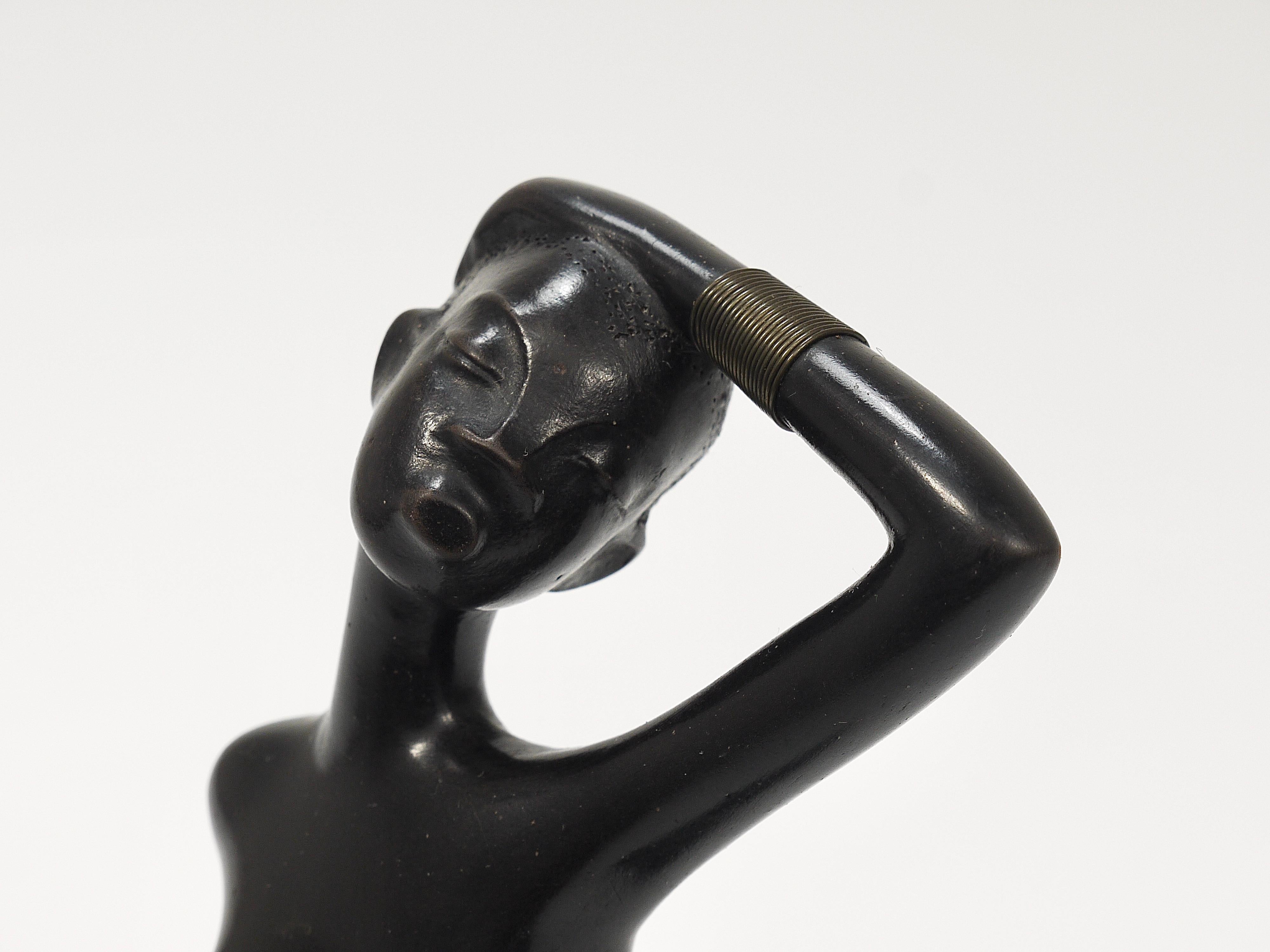 Laiton Figurine de femme africaine Sculpture de Leopold Anzengruber, Vienne, Autriche, années 1950 en vente