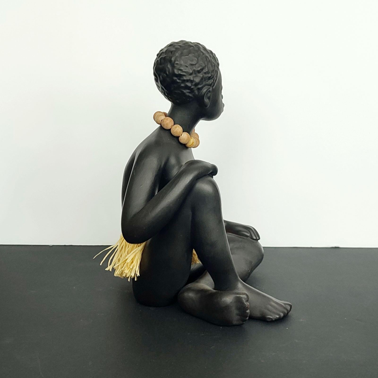 Vernissé Figurine de femmes africaines par Leopold Anzengruber, Vienne, années 1950 en vente