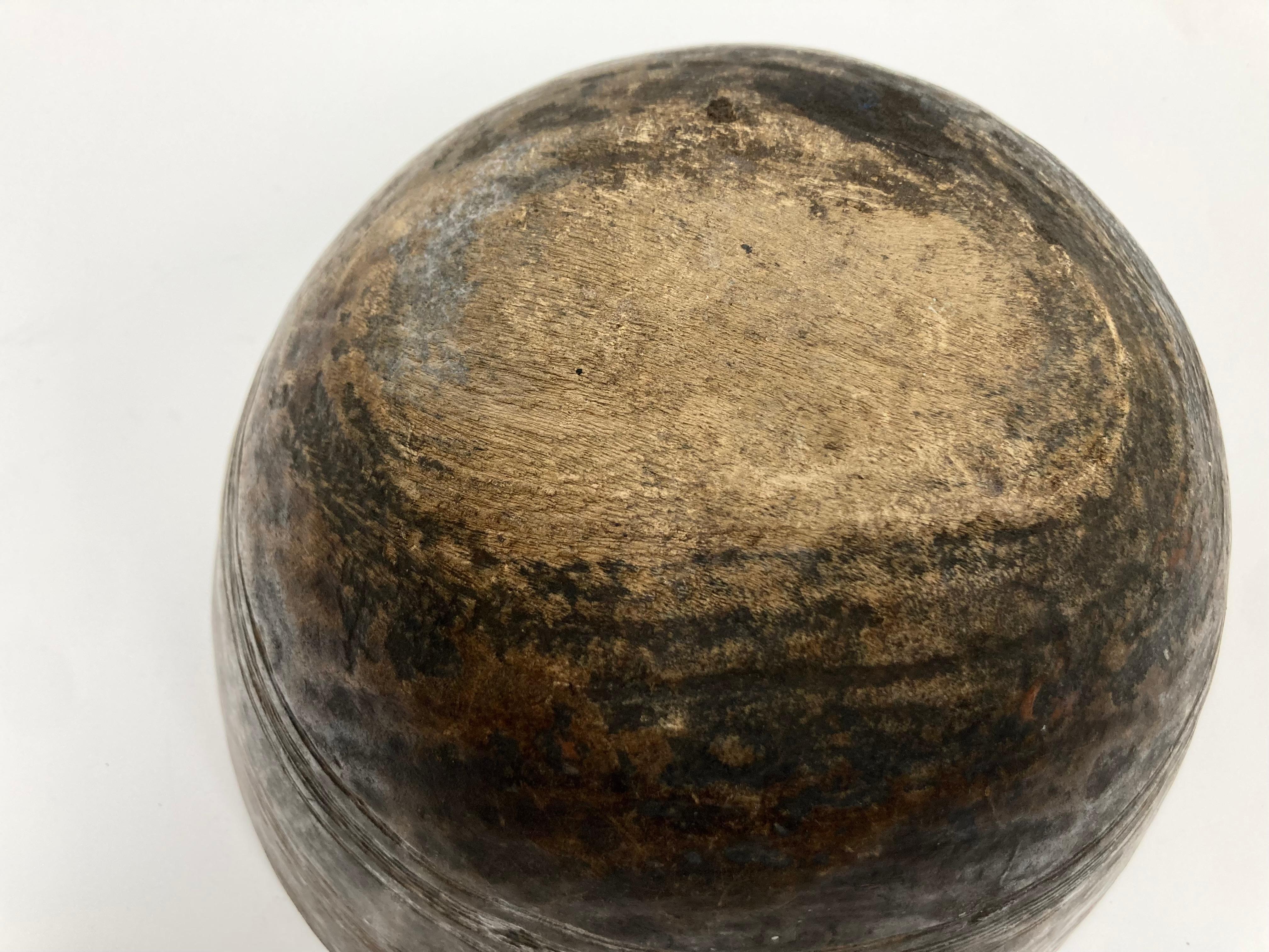 Ciotola africana in legno con disegno inciso in vendita 3