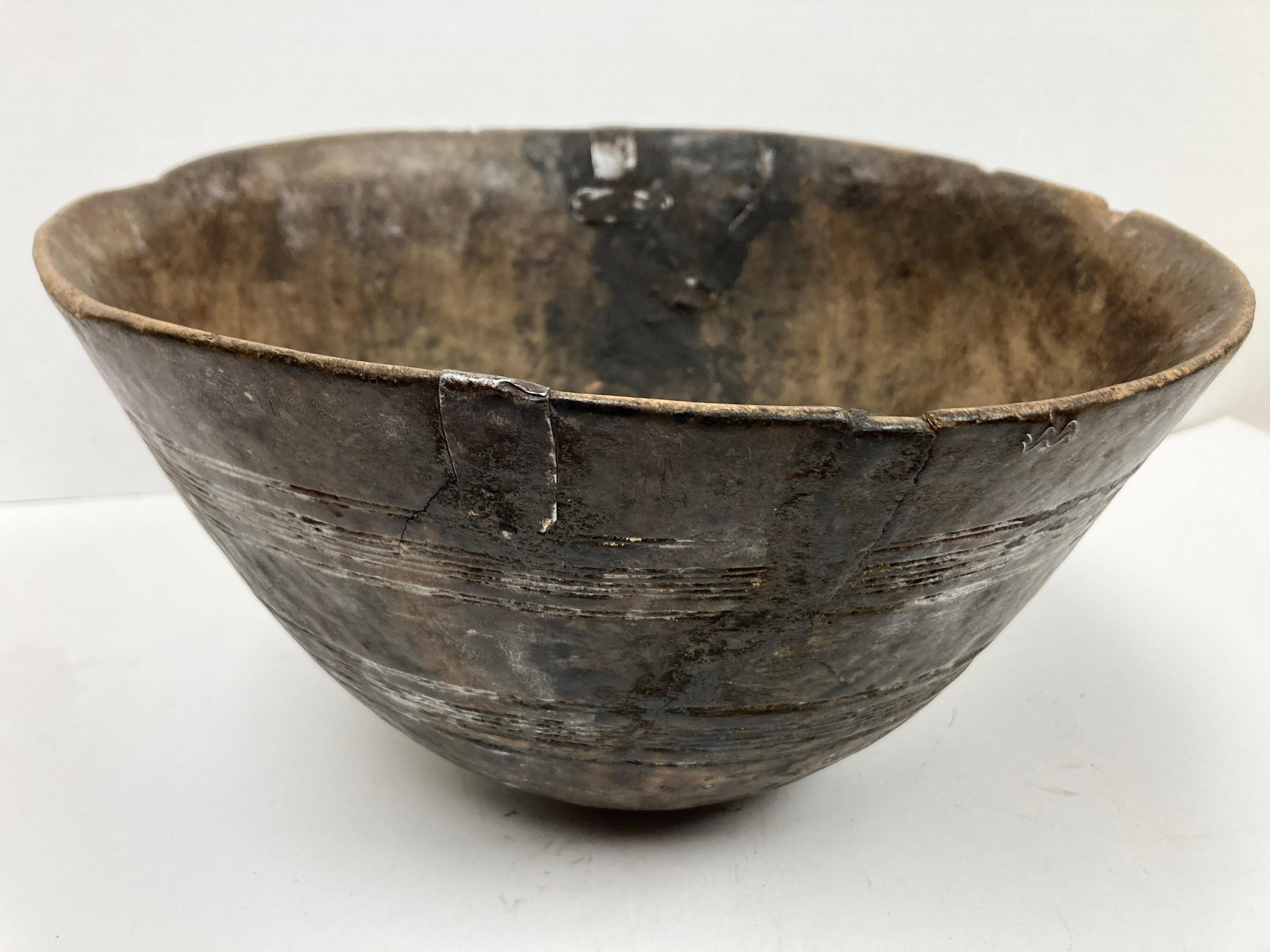 Ciotola africana in legno con disegno inciso in vendita 5