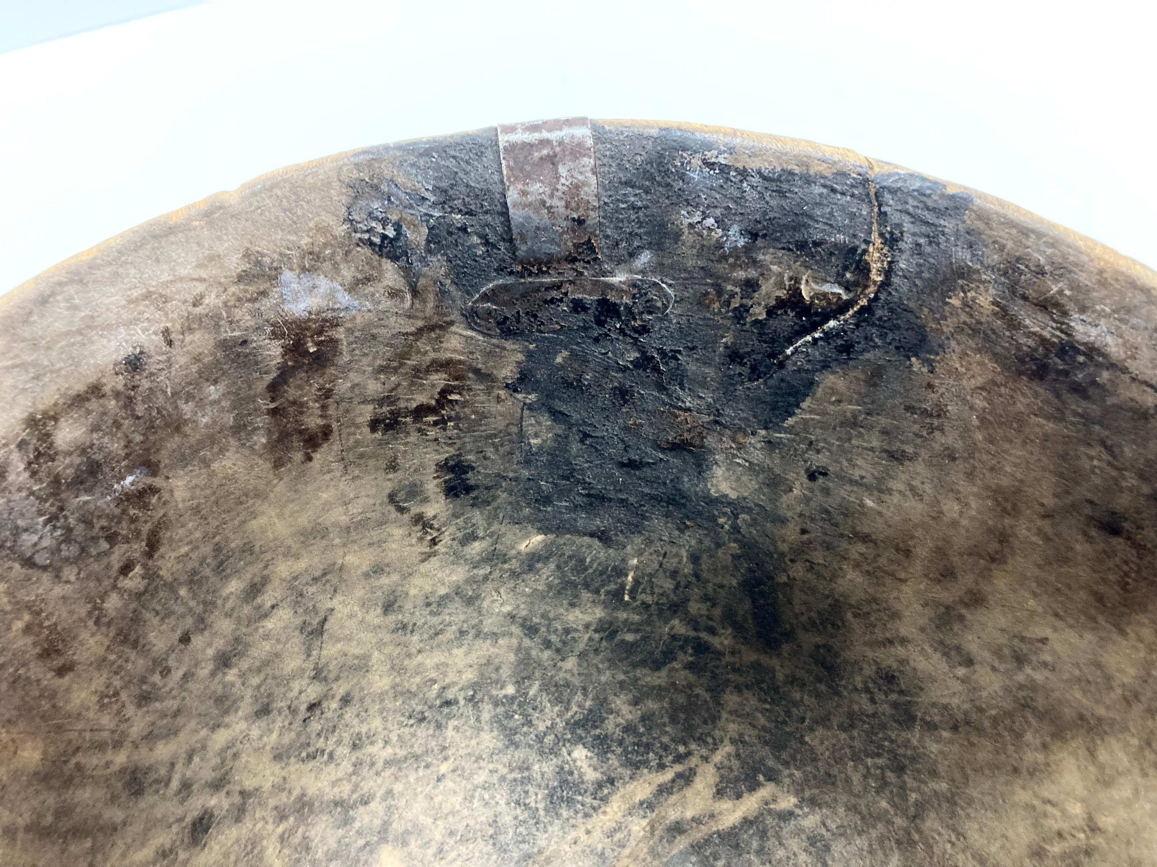 Intagliato Ciotola africana in legno con disegno inciso in vendita