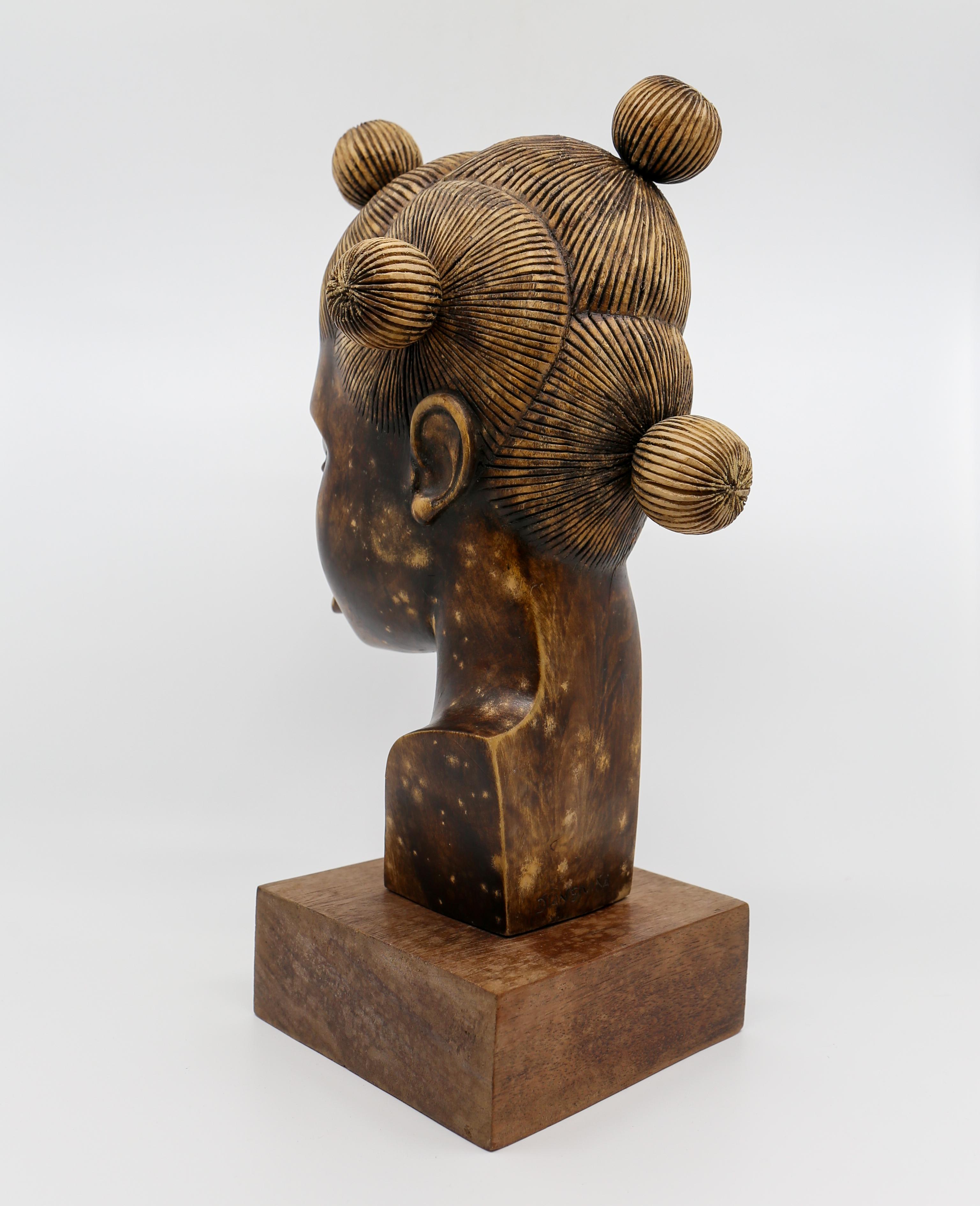 20th Century African Wood Female Bust Figurative Sculpture For Sale