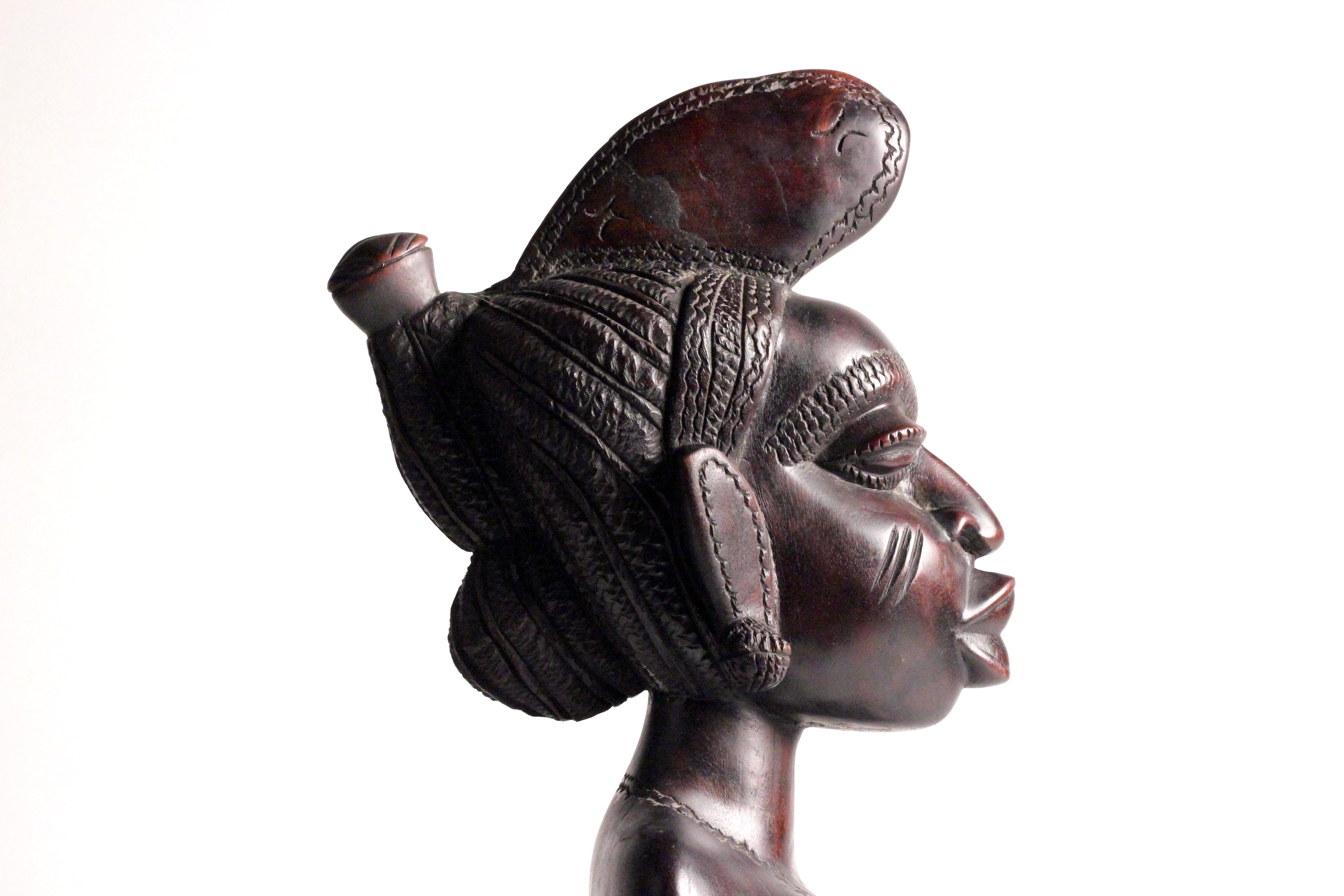 Afrikanische weibliche Holzbüste, figurative Skulptur Mandinka Frau, Mandinka im Angebot 5