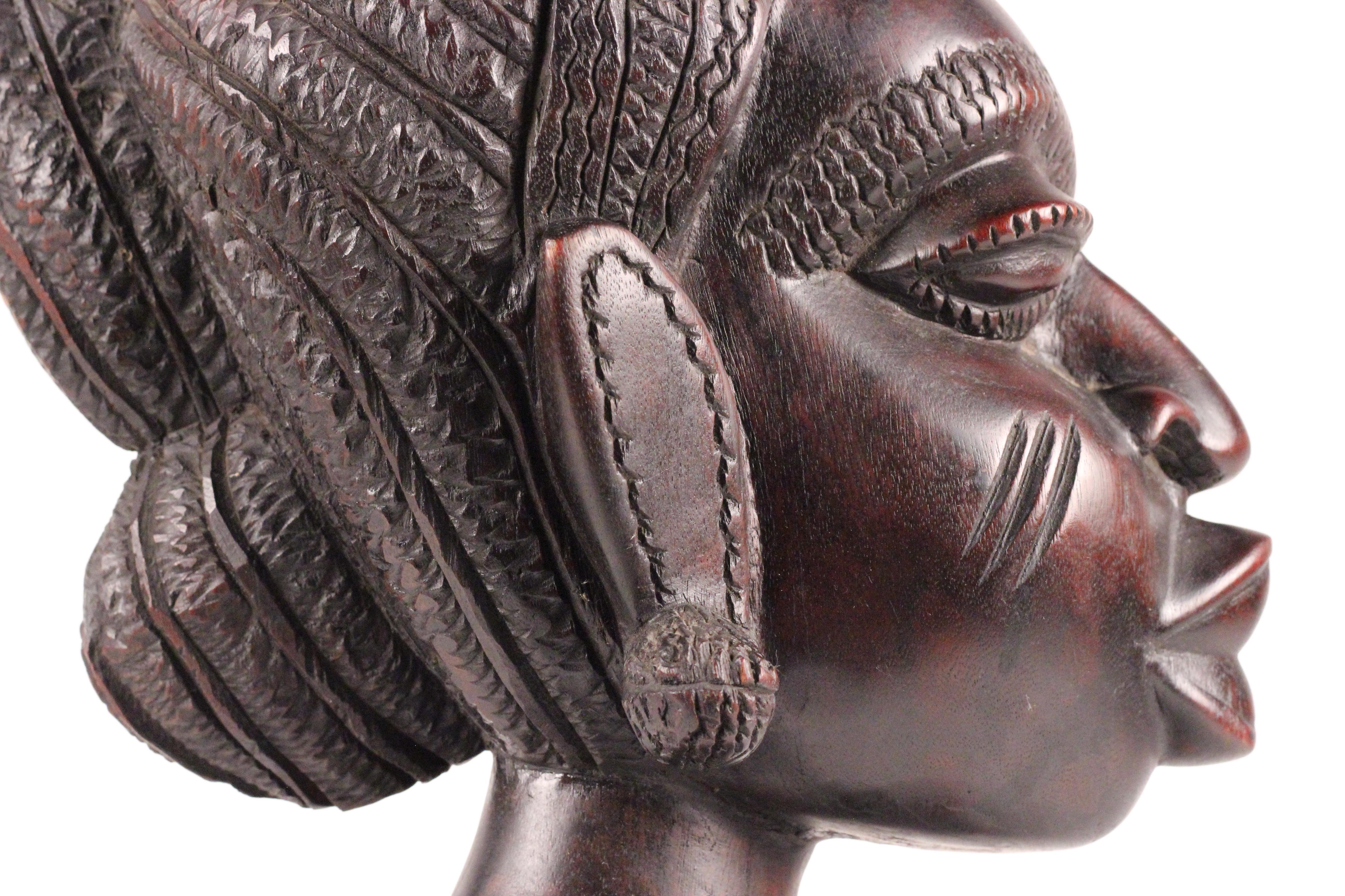 Afrikanische weibliche Holzbüste, figurative Skulptur Mandinka Frau, Mandinka im Angebot 10