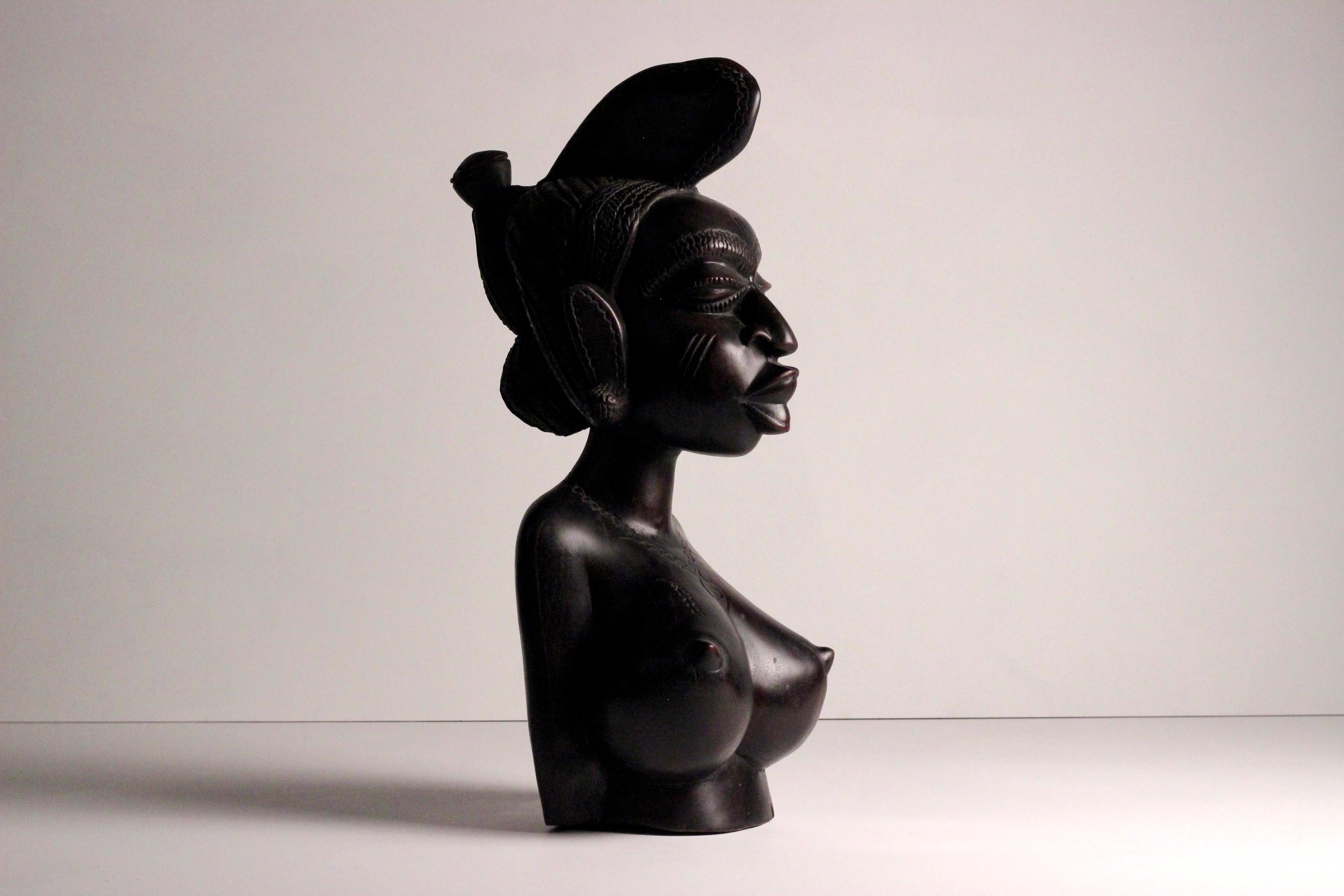Afrikanische weibliche Holzbüste, figurative Skulptur Mandinka Frau, Mandinka im Angebot 12