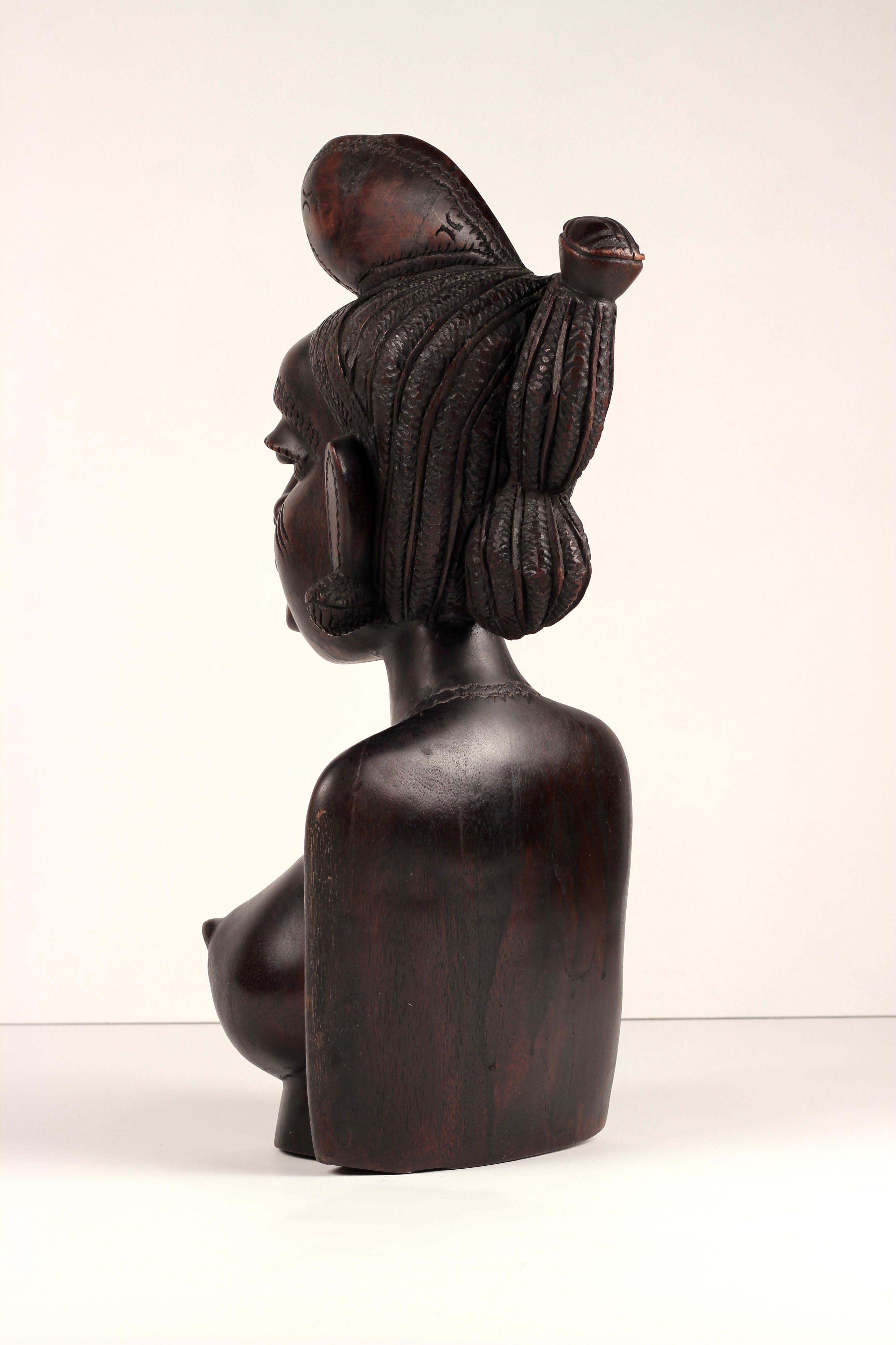 Afrikanische weibliche Holzbüste, figurative Skulptur Mandinka Frau, Mandinka (20. Jahrhundert) im Angebot