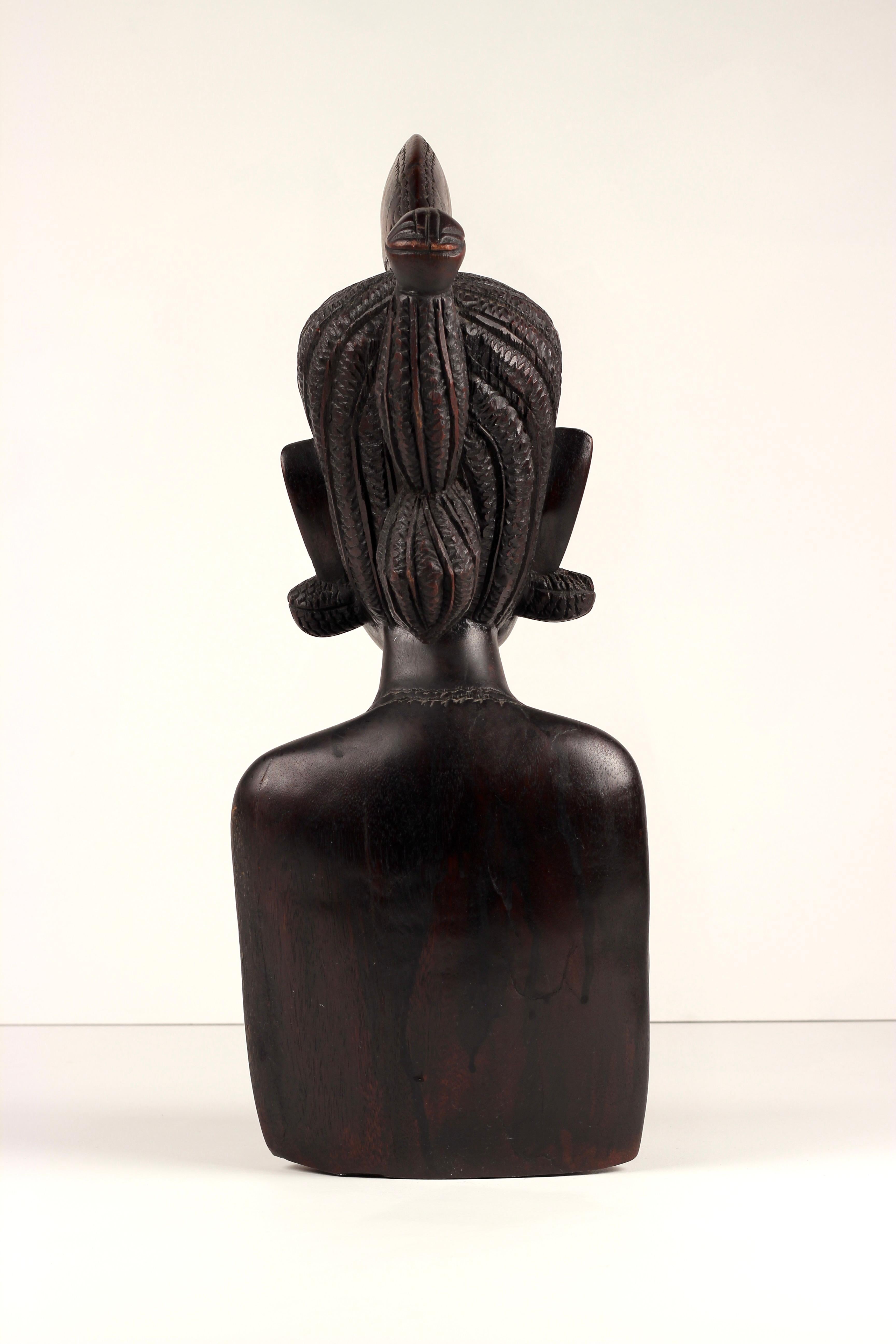 Afrikanische weibliche Holzbüste, figurative Skulptur Mandinka Frau, Mandinka im Angebot 1