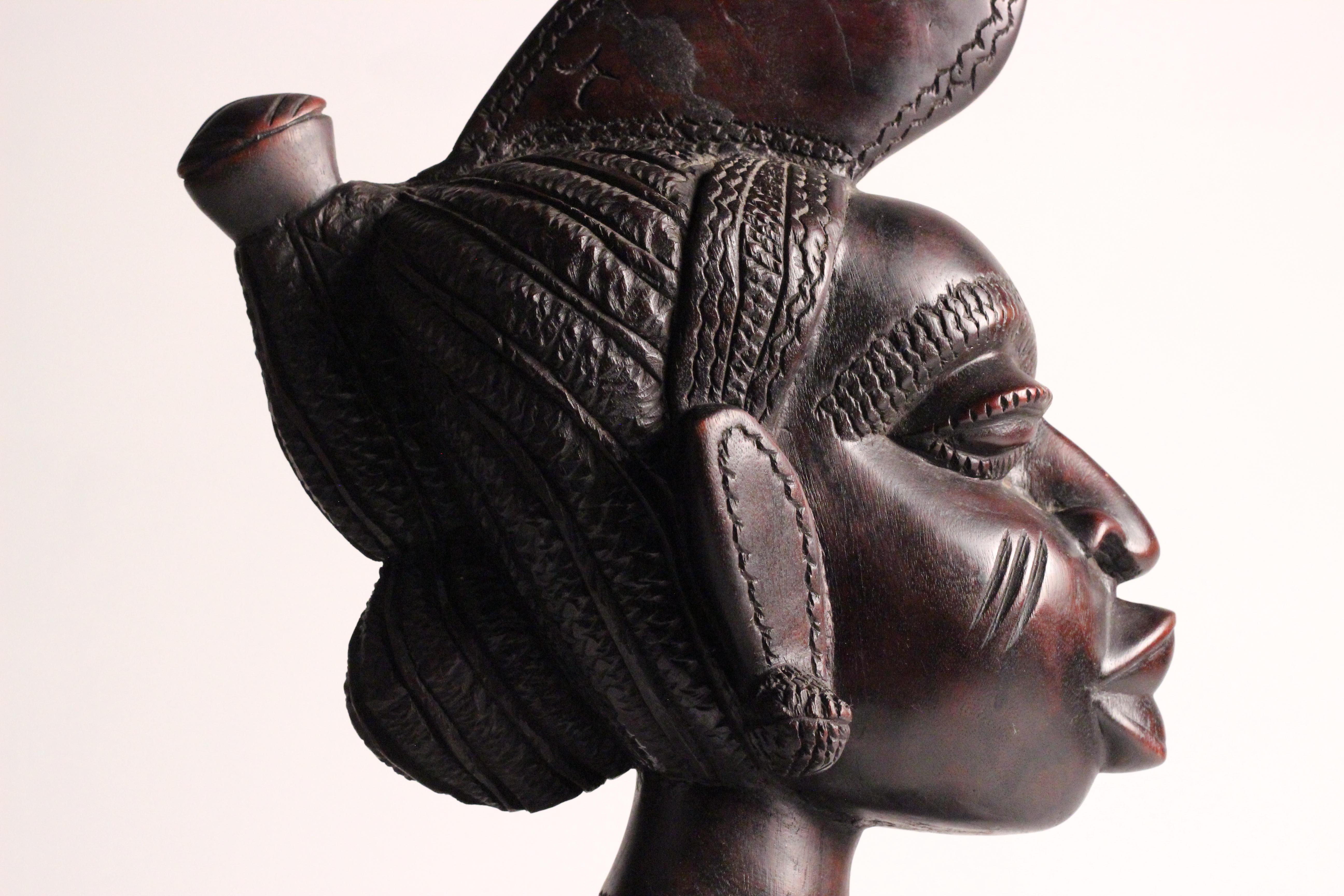 Afrikanische weibliche Holzbüste, figurative Skulptur Mandinka Frau, Mandinka im Angebot 2
