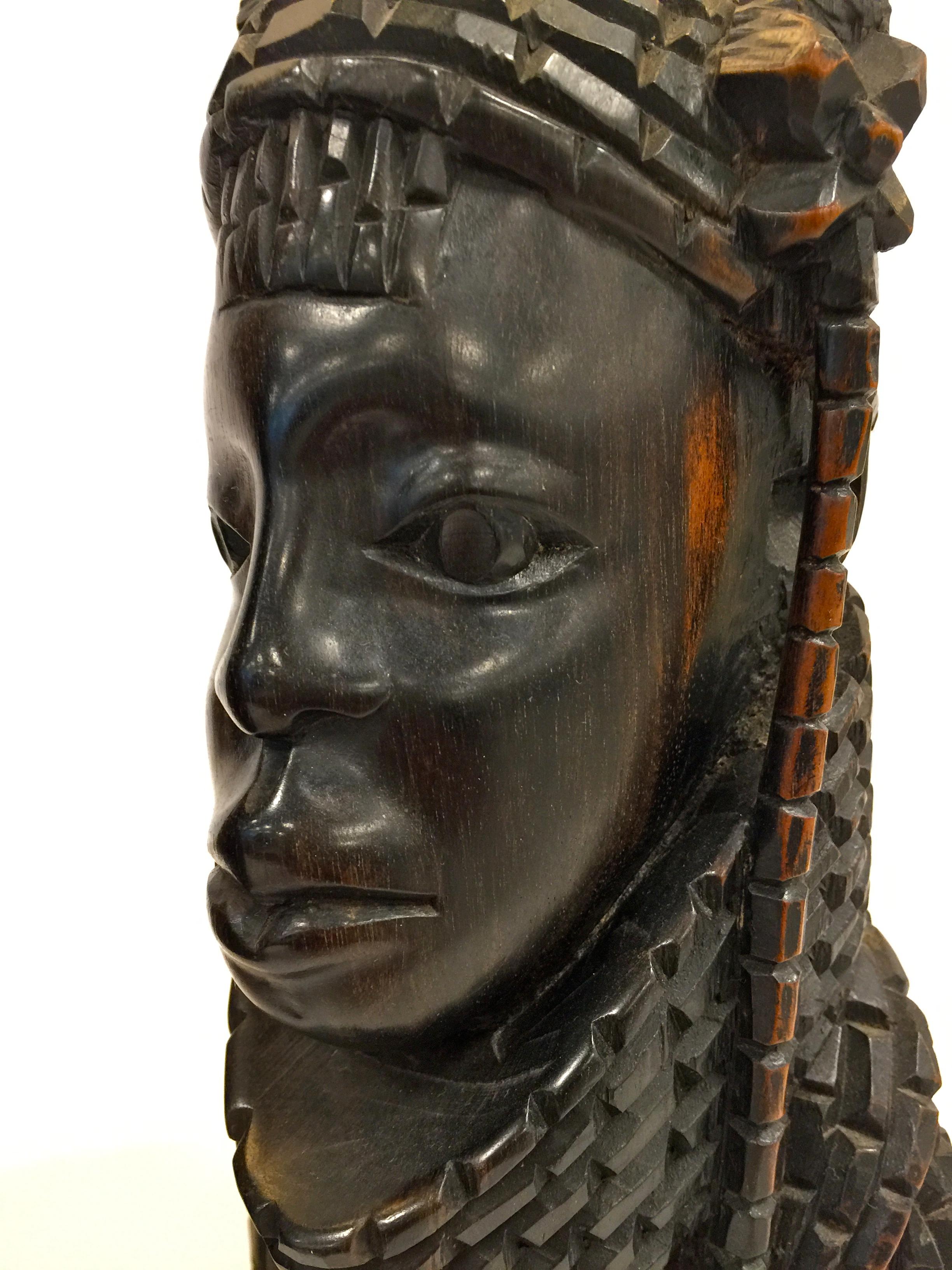 African Wood Macassar King and Keen Sculpture, circa 1930 In Excellent Condition For Sale In Rio de Janeiro, RJ