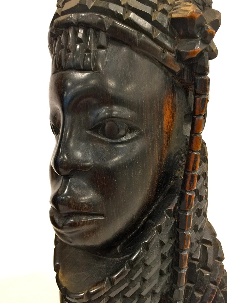African Wood Macassar King and Keen Sculpture, circa 1930 For Sale at