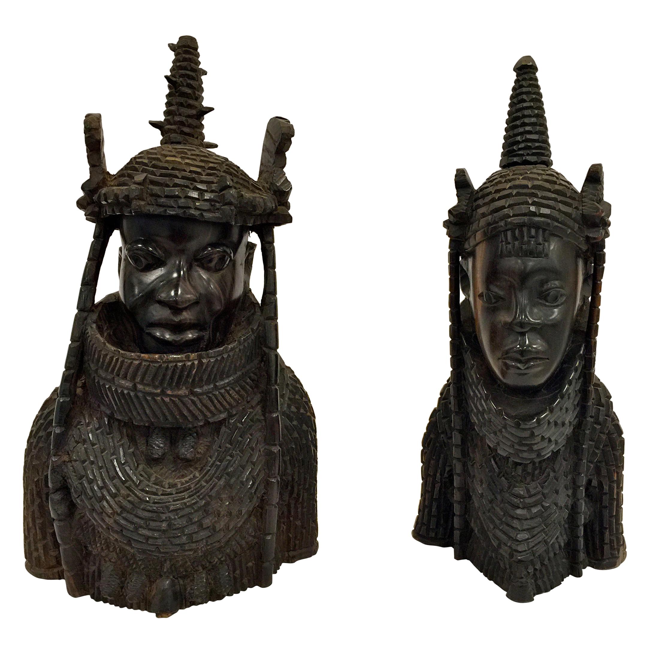 African Wood Macassar King and Keen Sculpture, circa 1930 For Sale