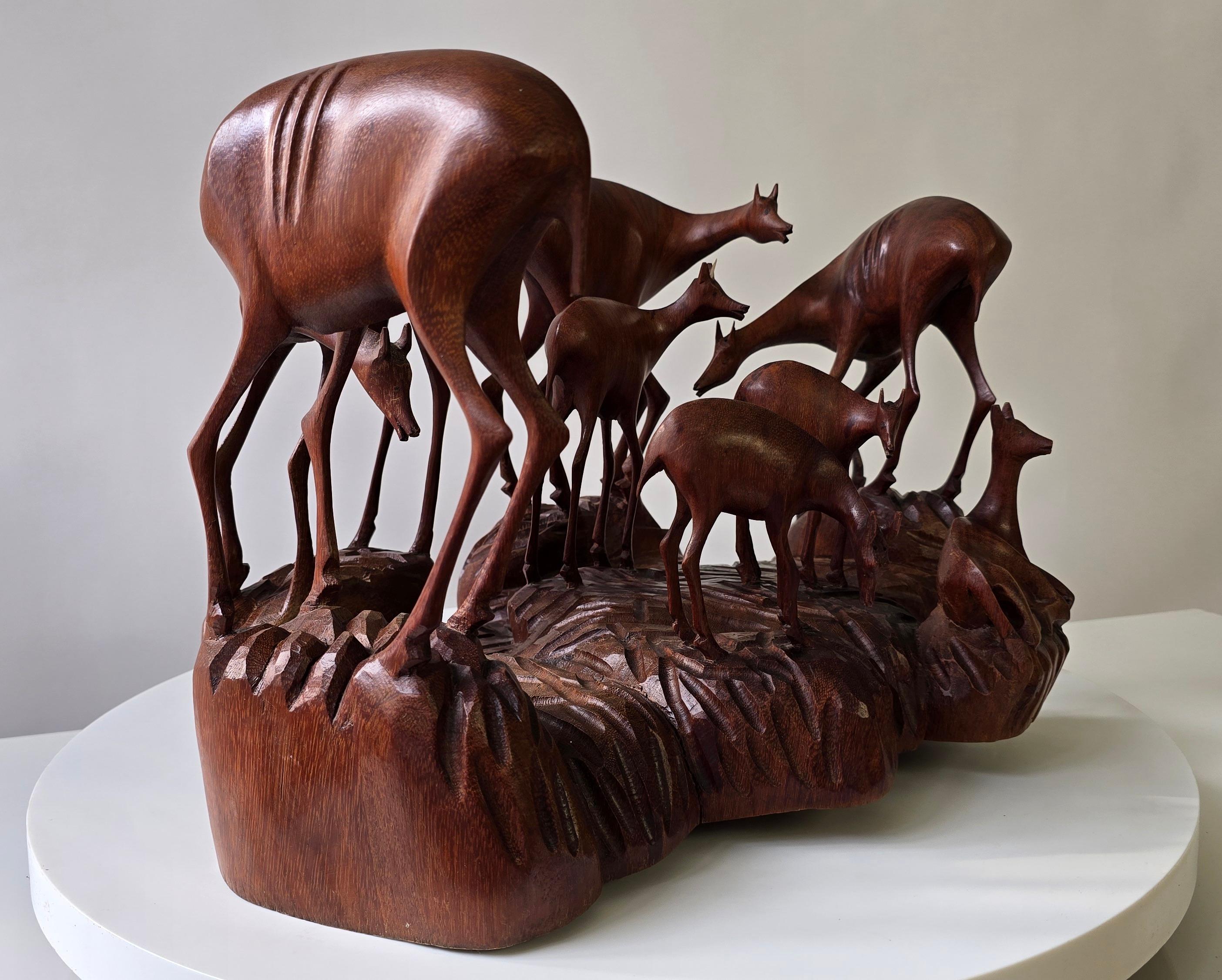 XX secolo Scultura africana in legno di una famiglia di cervi, Congo Belga, anni '50 in vendita