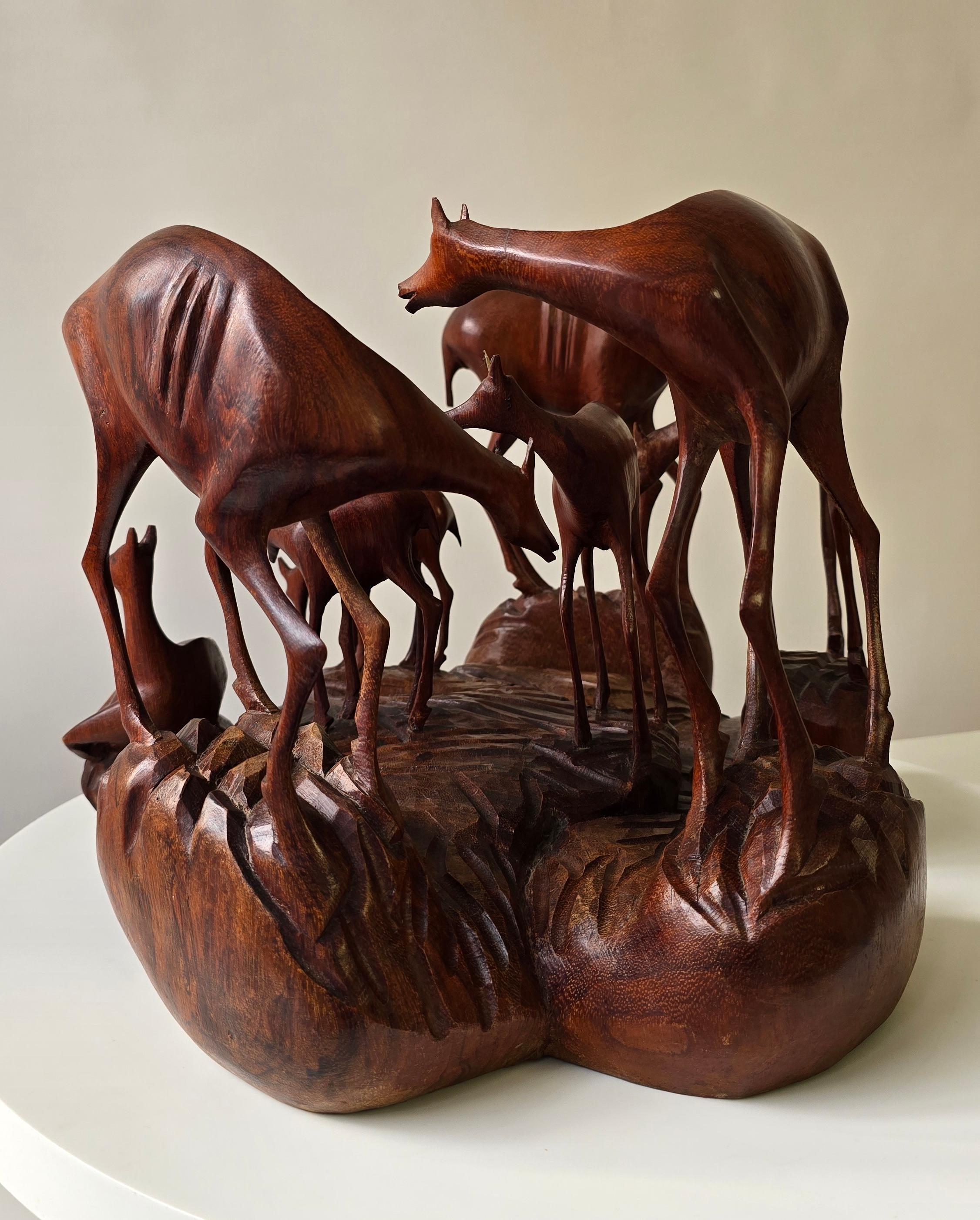 Legno Scultura africana in legno di una famiglia di cervi, Congo Belga, anni '50 in vendita