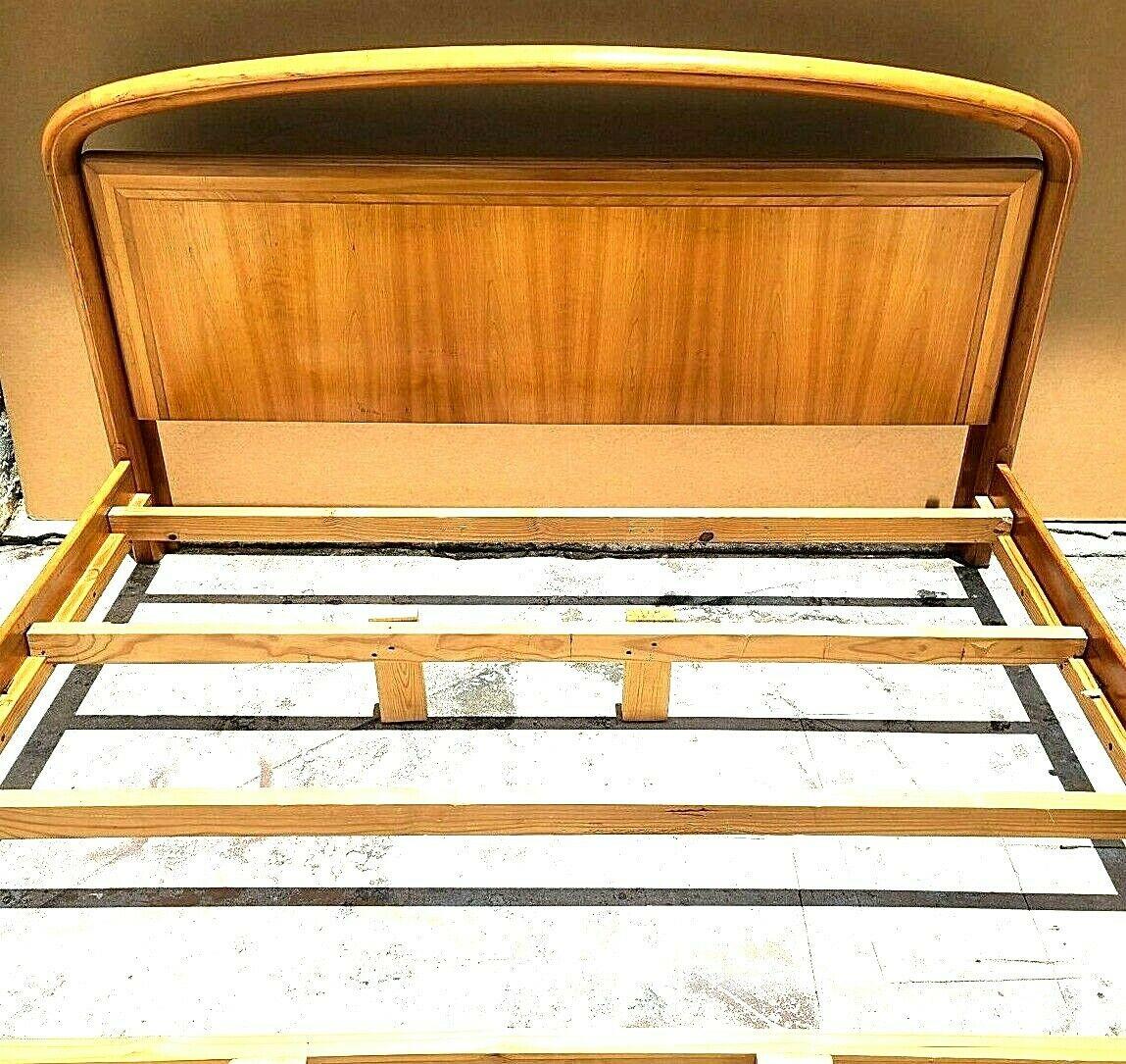 Marco de Cama King de Madera Amarilla Africana en Bueno estado para la venta en Lake Worth, FL